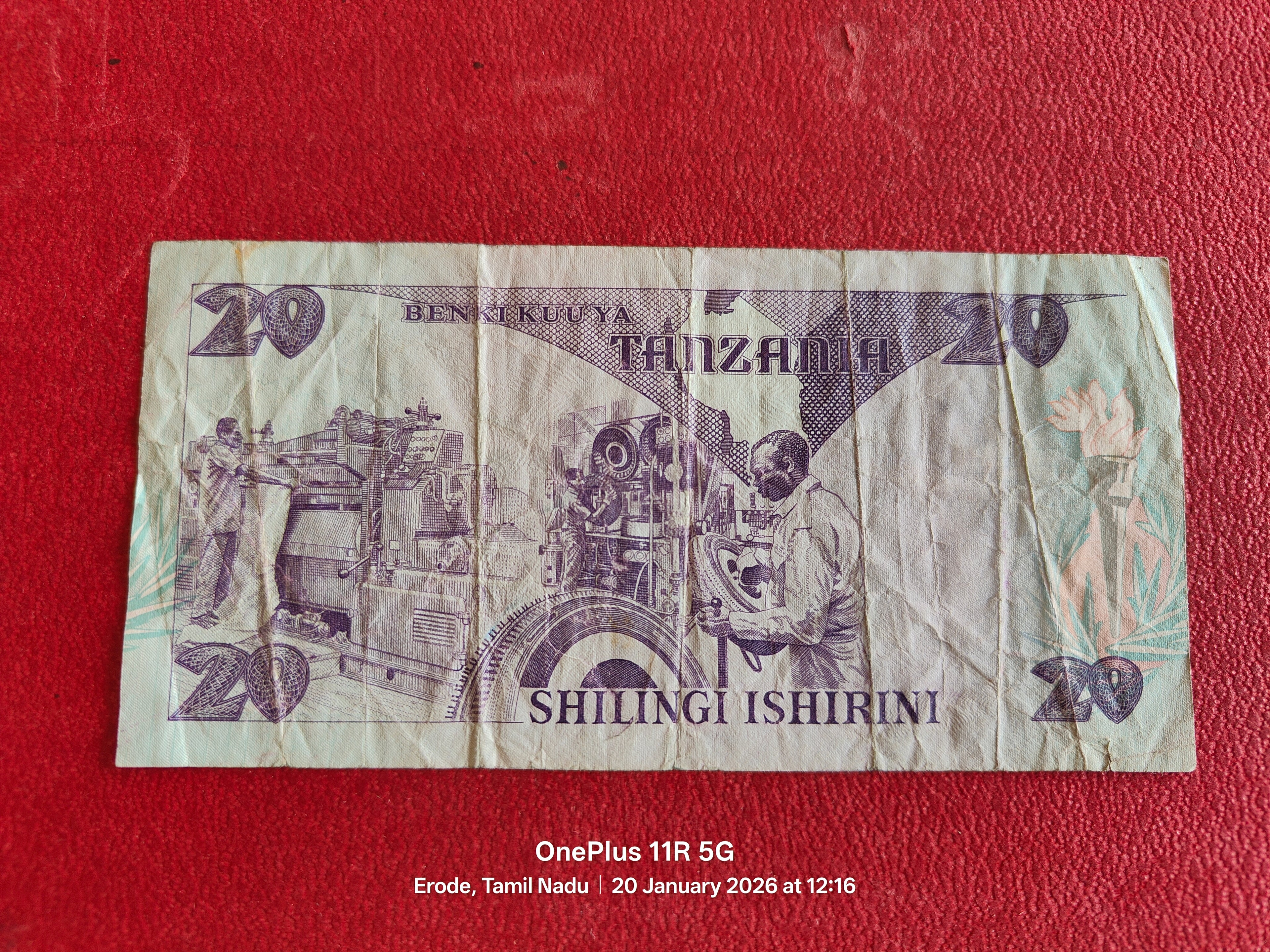 BANK OF TANZANIA 20 SHILLINGS ( D700 )