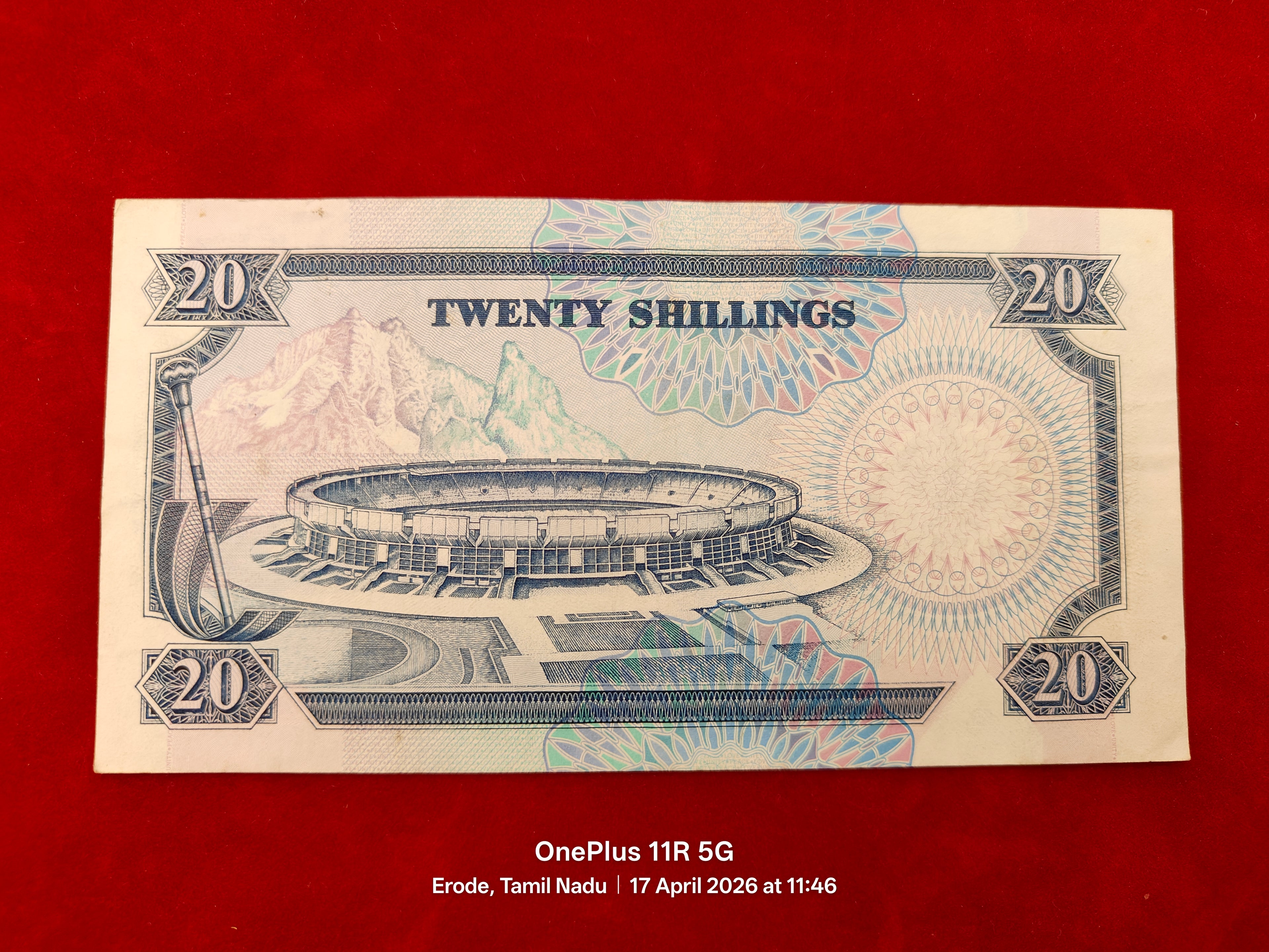 CENTRAL BANK OF KENYA 20 SHILLINGS (D 588)