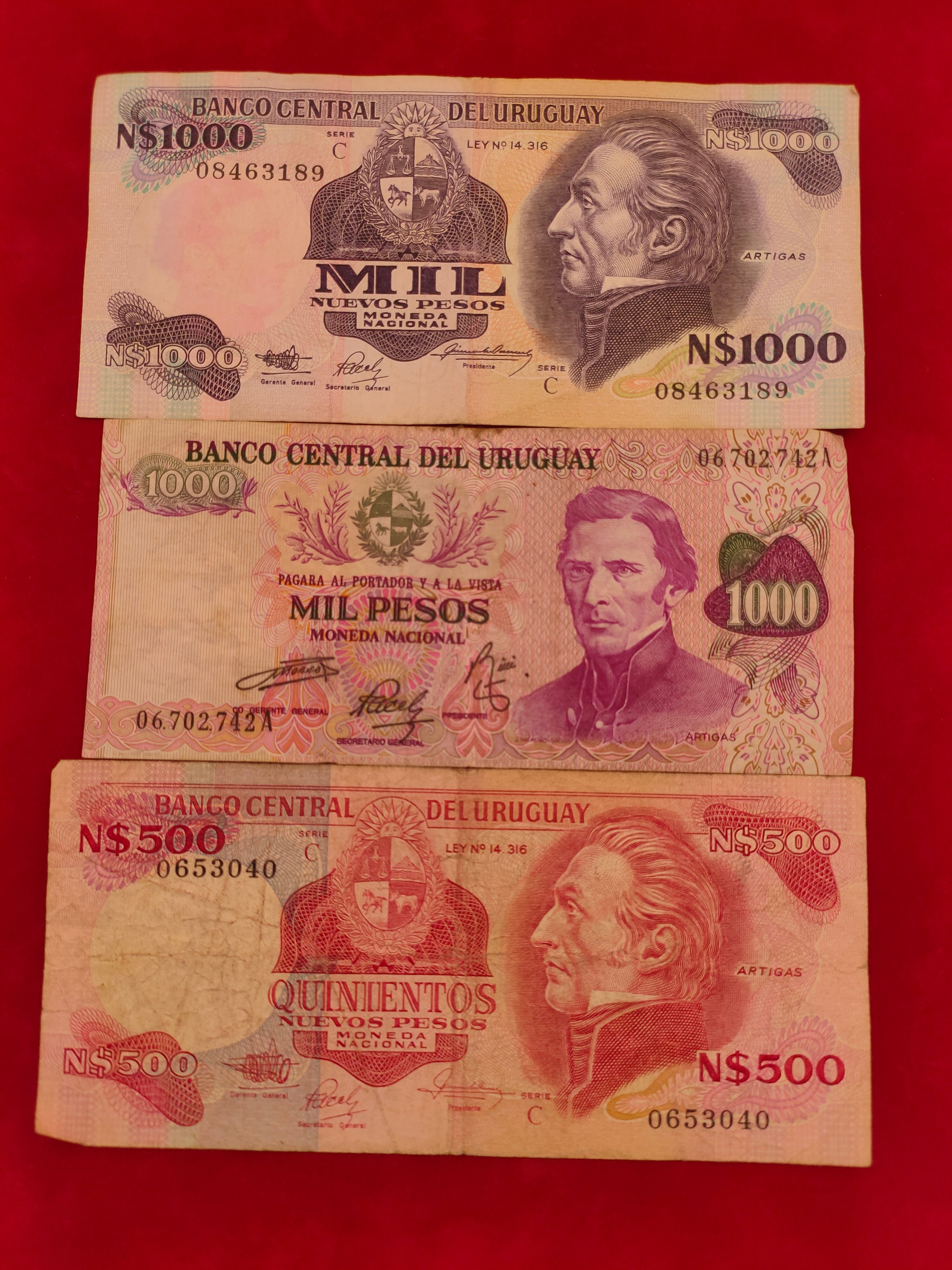 CENTRAL BANK OF URUG SET (642)