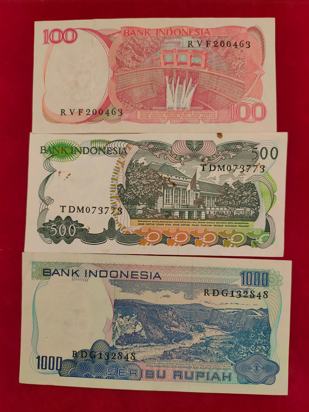 BANK OF INDONESIA 100,500,1000 RUPIAH (D556)