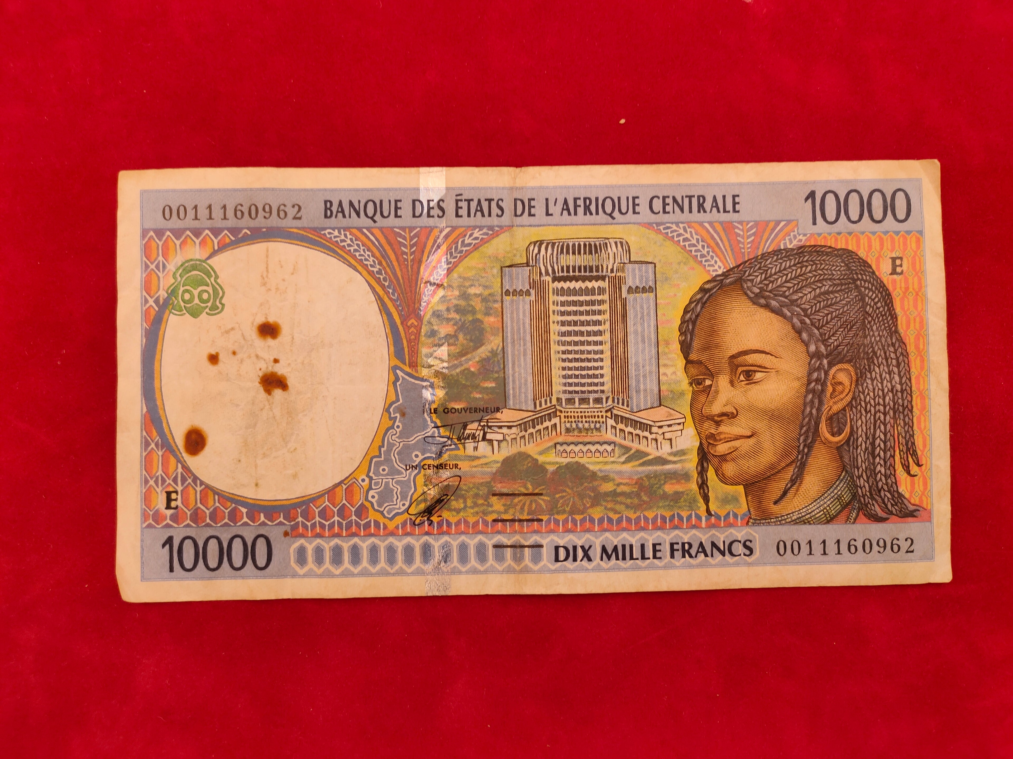 CENTRAL BANK OF AFRICAN 10000 FRANCS (C565)