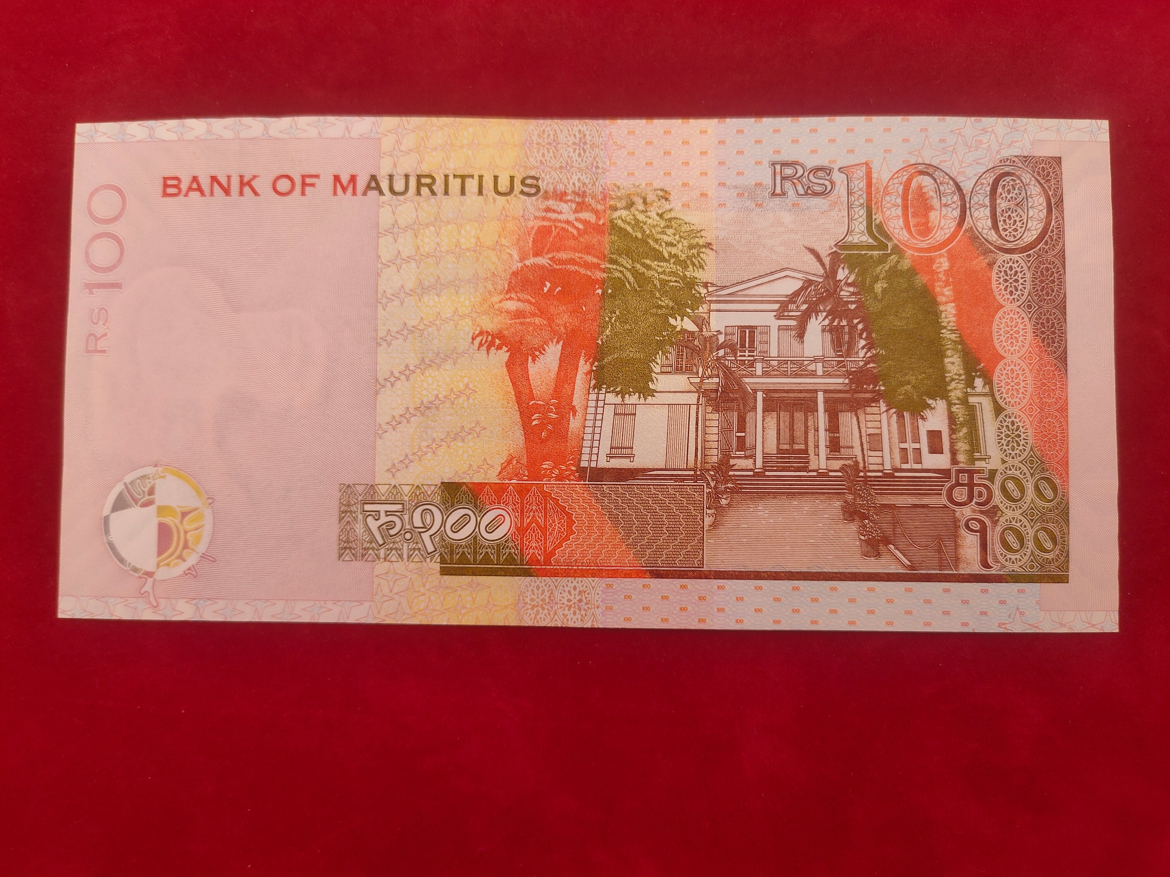 BANK OF MAURITIUS 100 RUPEES (559)
