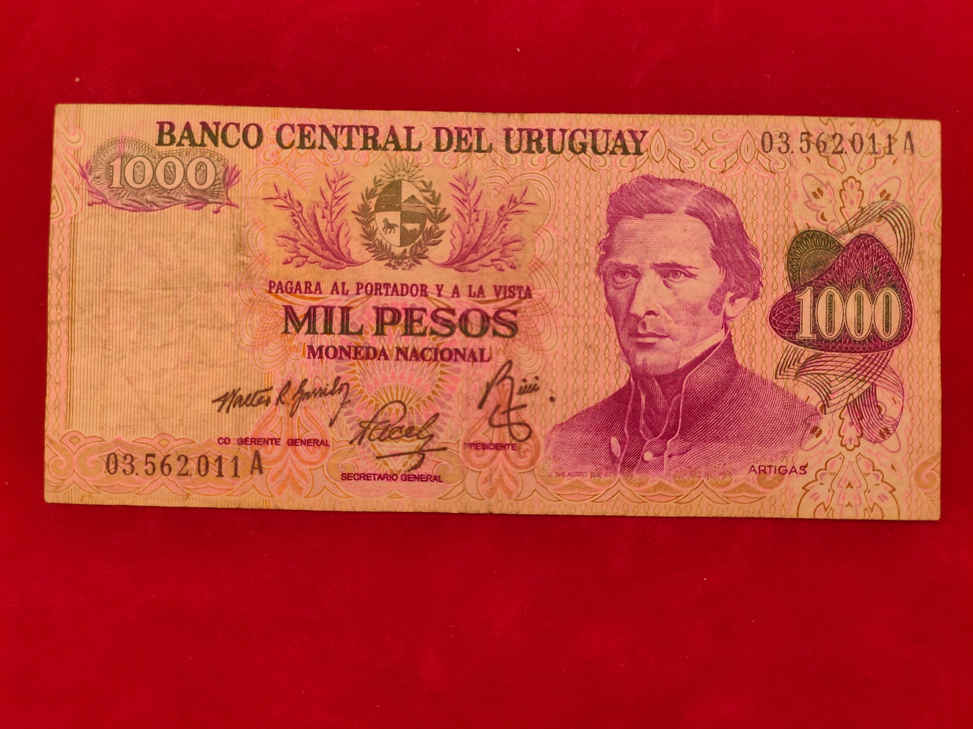 CENTRAL BANK OF URUGUAY 1000 PESOS (C500)