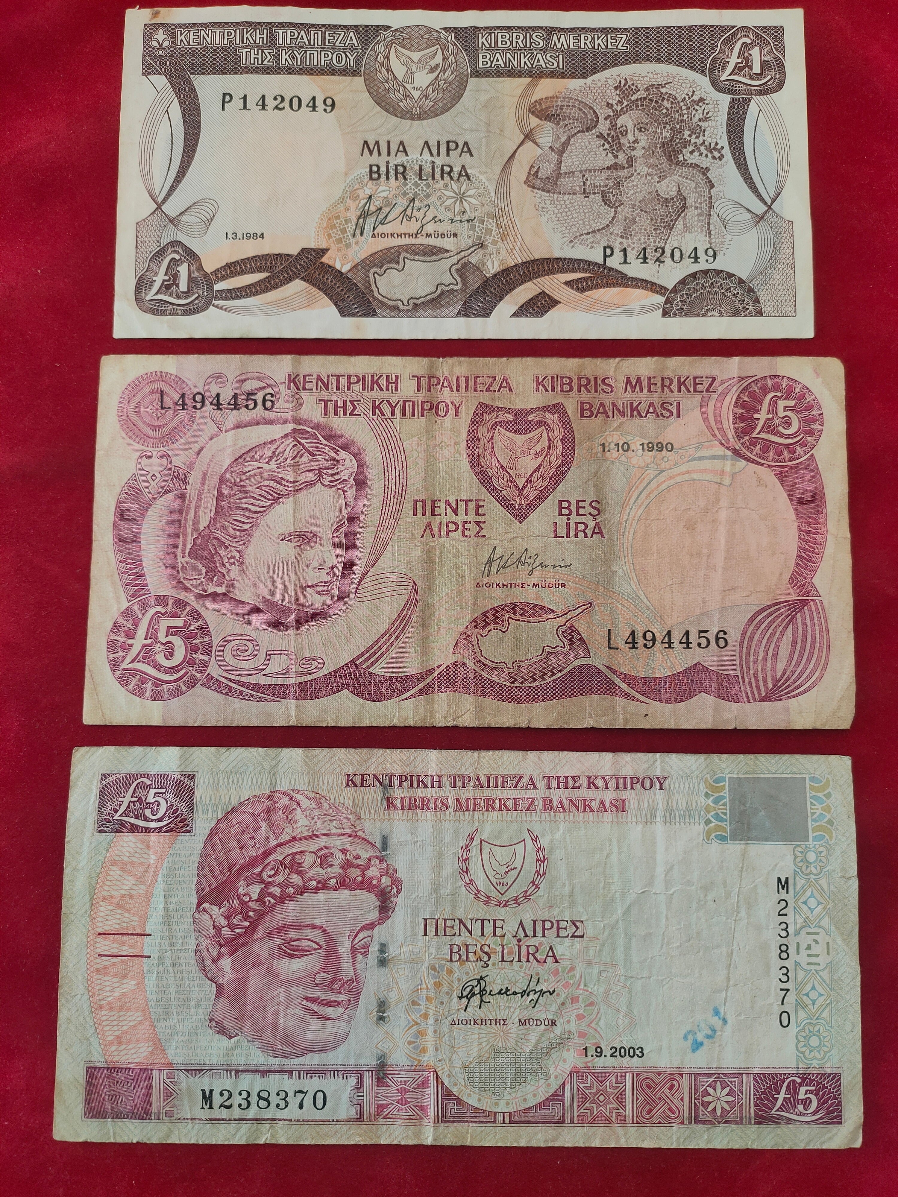 CENTRAL BANK OF CYPRUS 1, 5, POUNDS (C300)
