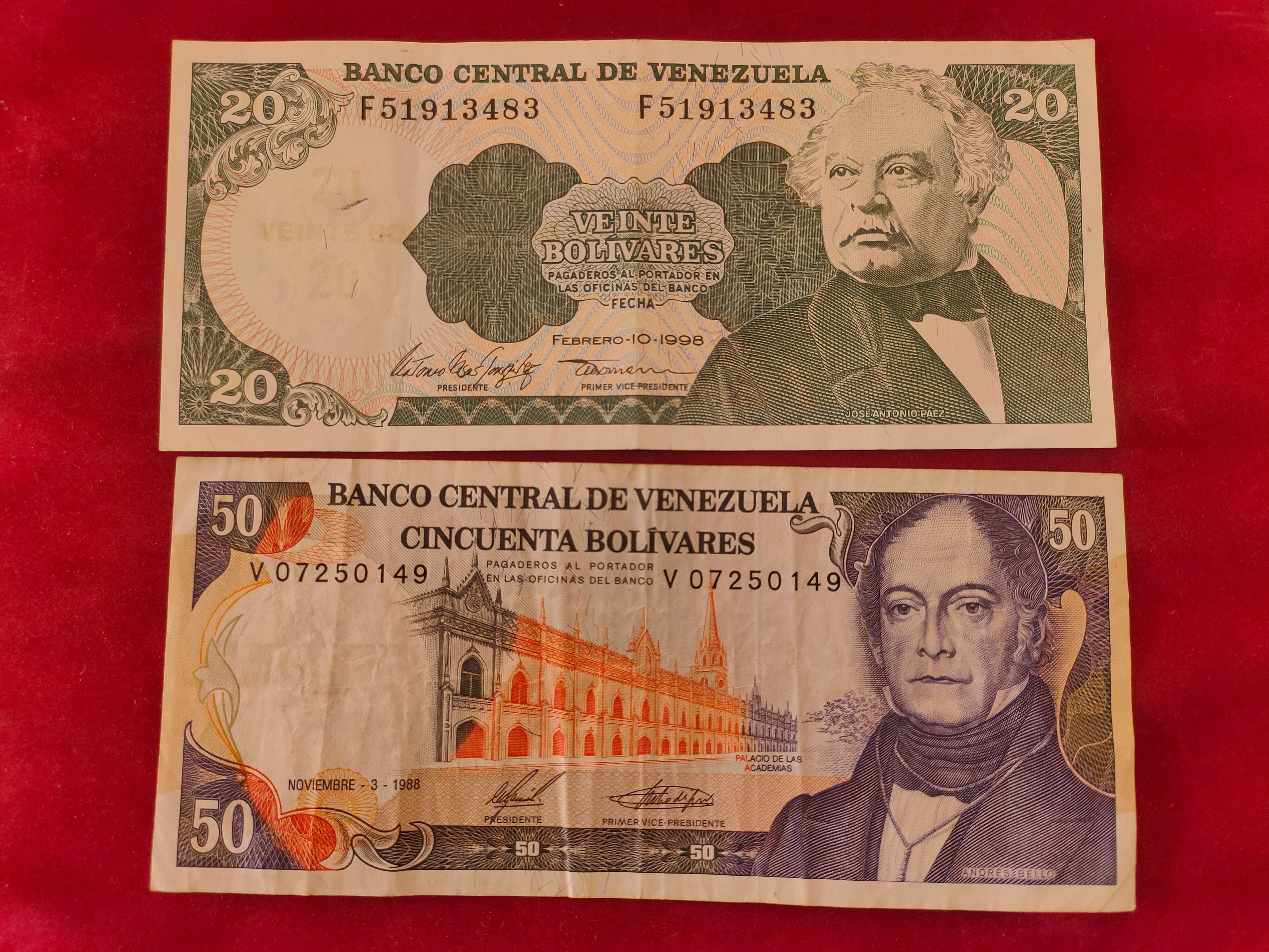 CENTRAL BANK OF VENEZUELA 20, 50 BOLIVARES (D985)