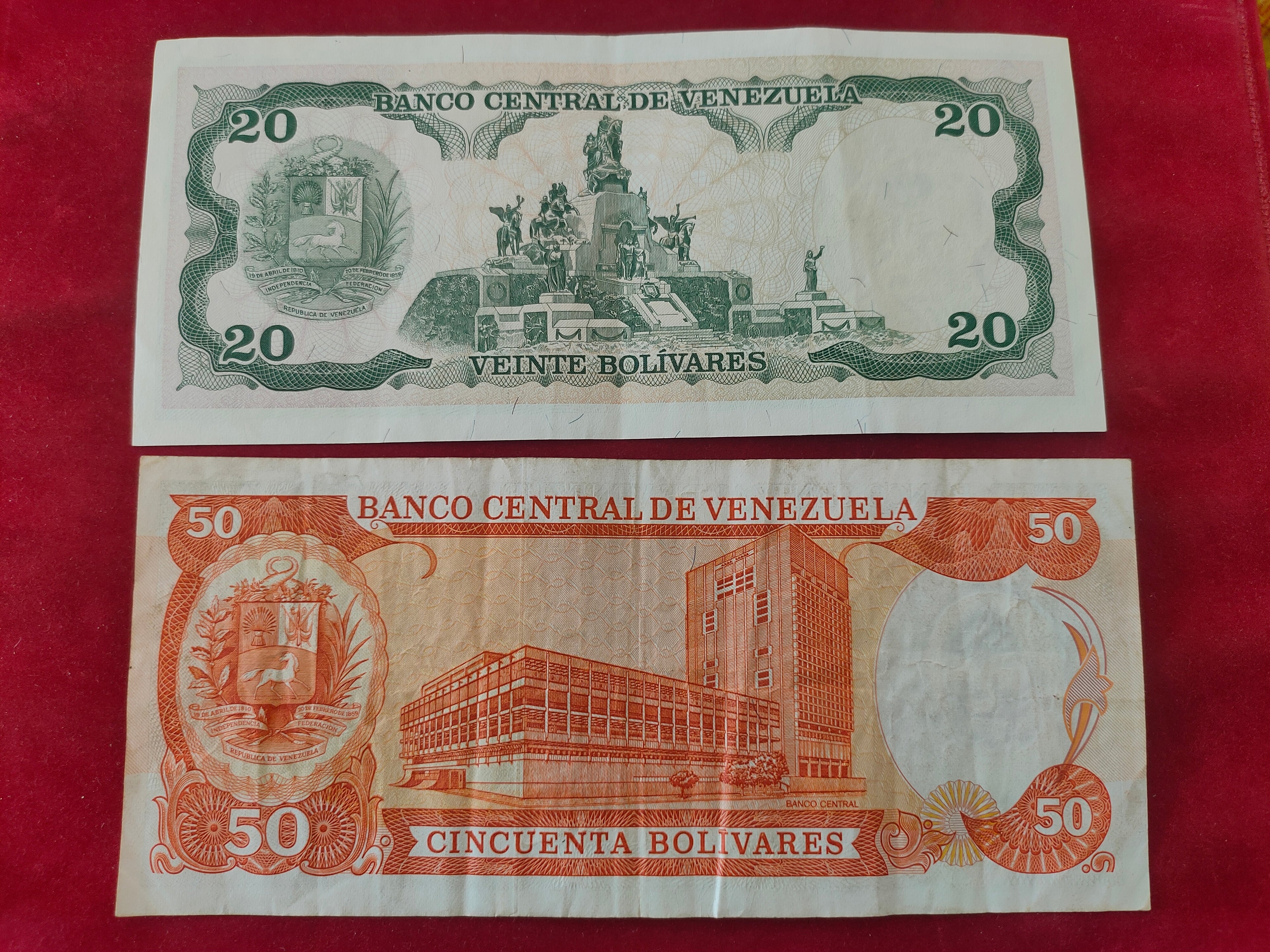 CENTRAL BANK OF VENEZUELA 20, 50 BOLIVARES (D985)