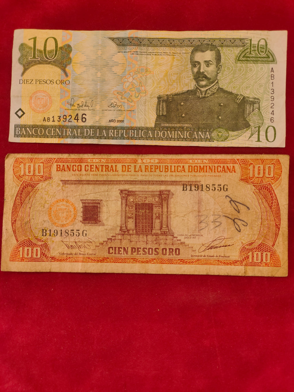 CENTRAL BANK OF DOMINICANA 10, 100 PESOS ORO (D821)