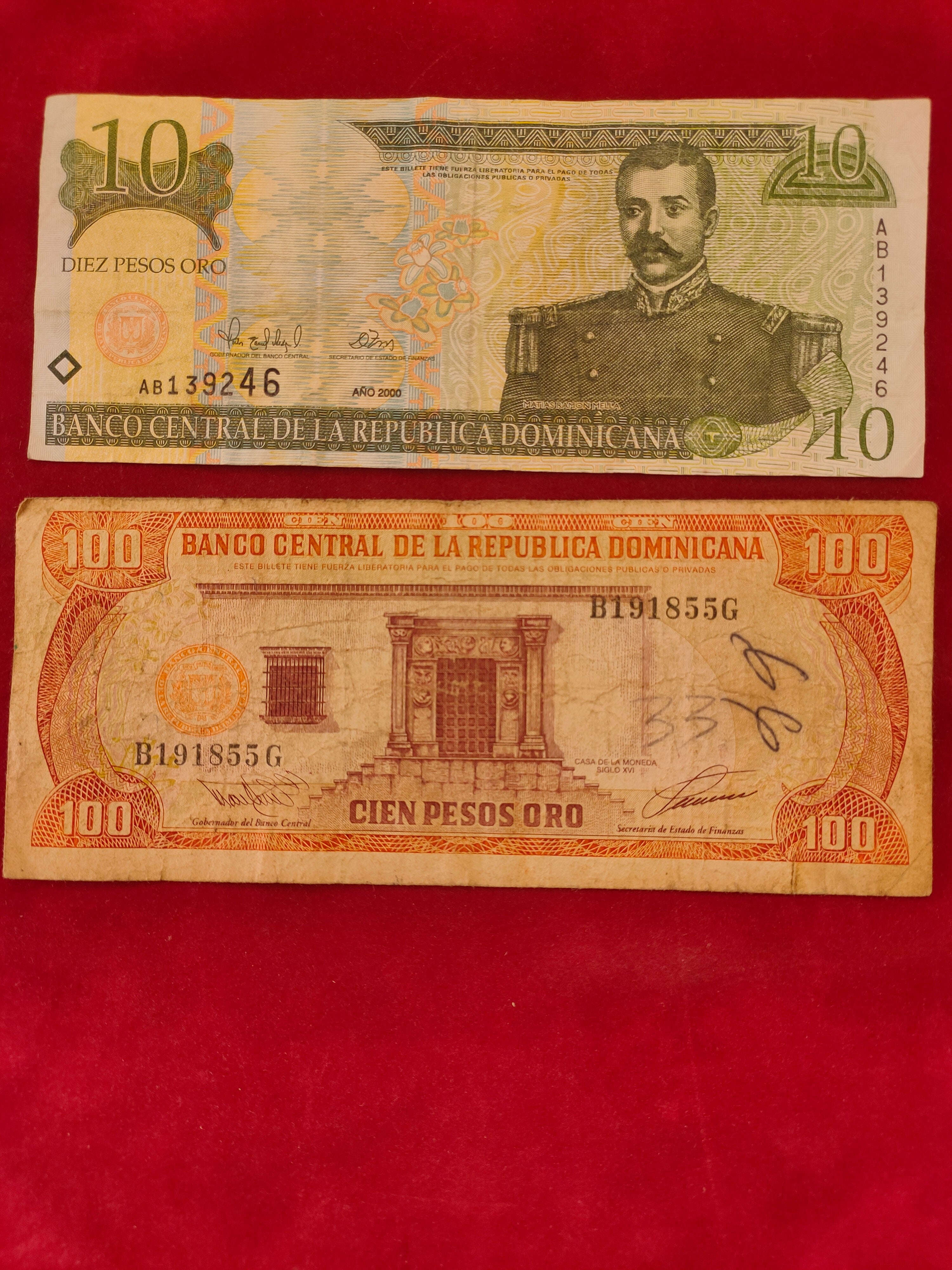 CENTRAL BANK OF DOMINICANA 10, 100 PESOS ORO (D821)