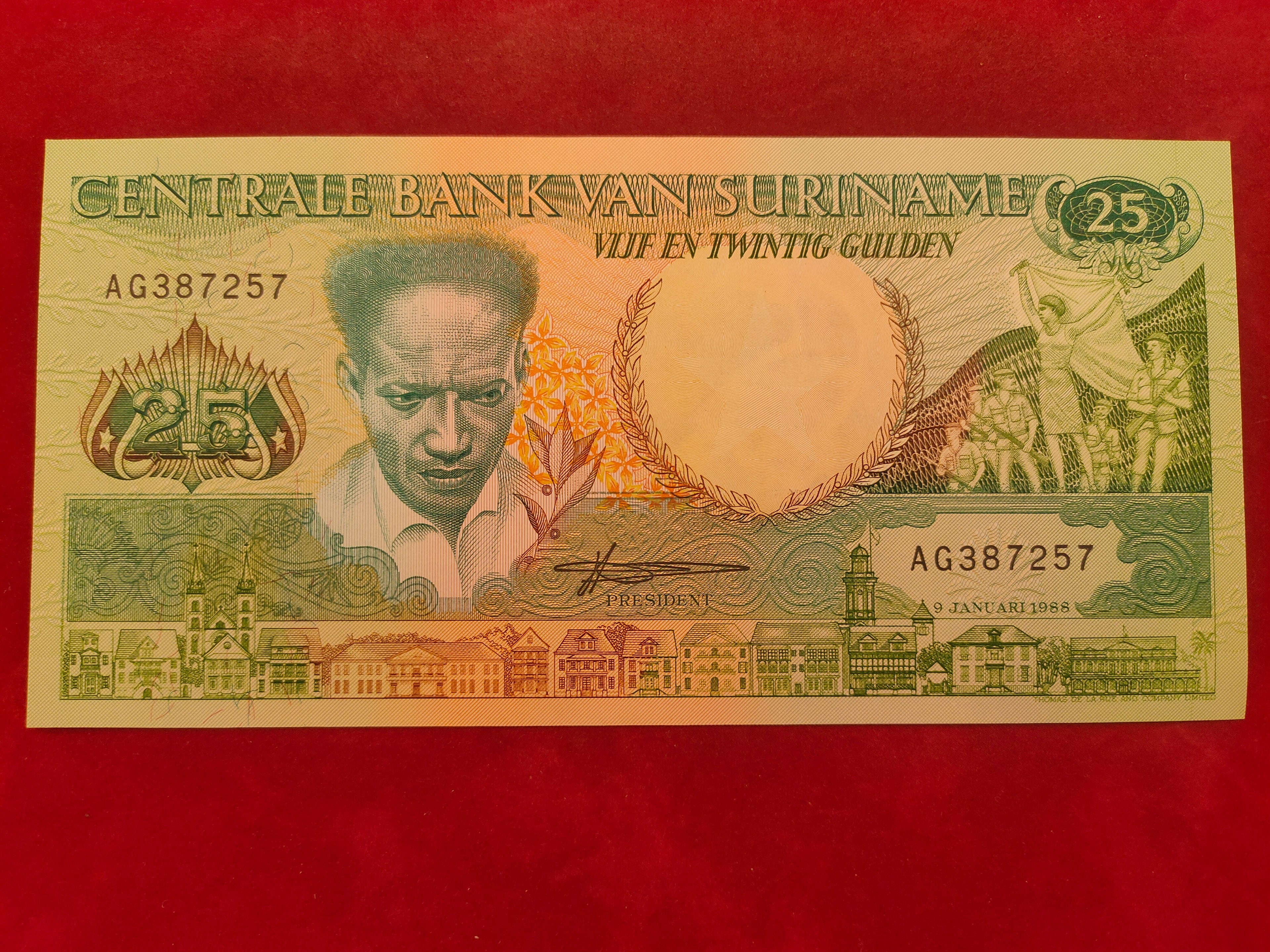 CENTRAL BANK OF SURINAME 25 GULDEN (C411)