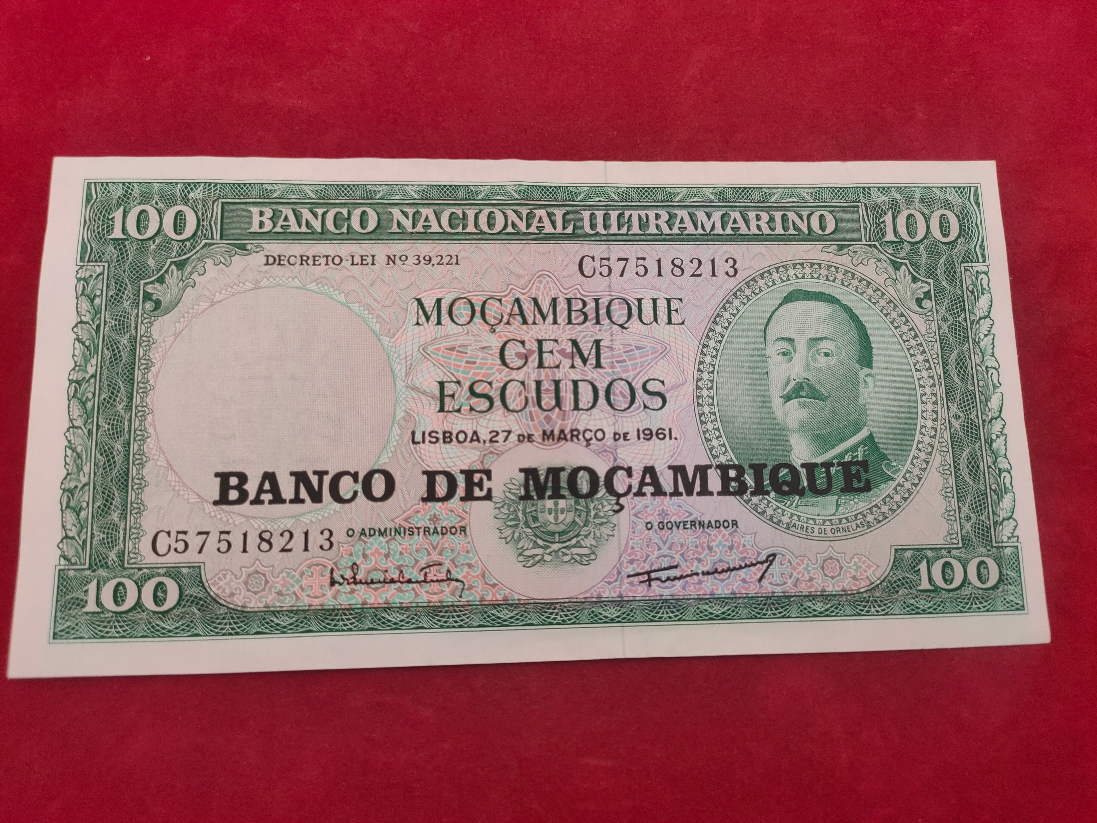 NATIONAL BANK OF ULTRAMARINO 100 ESCUDOS (1179)