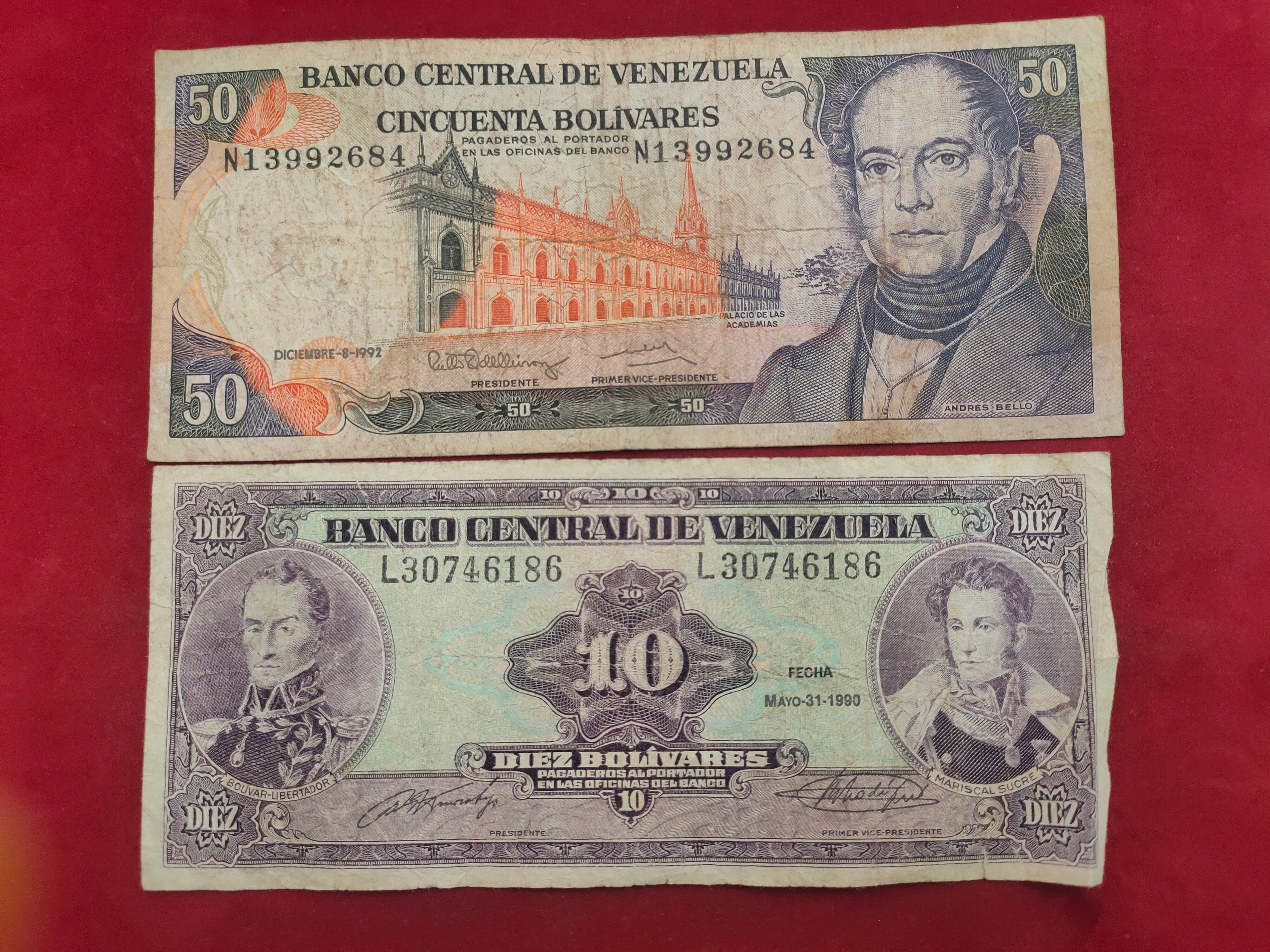 CENTRAL BANK OF VENEZUELA 10, 50 BOLIVARES (D708)