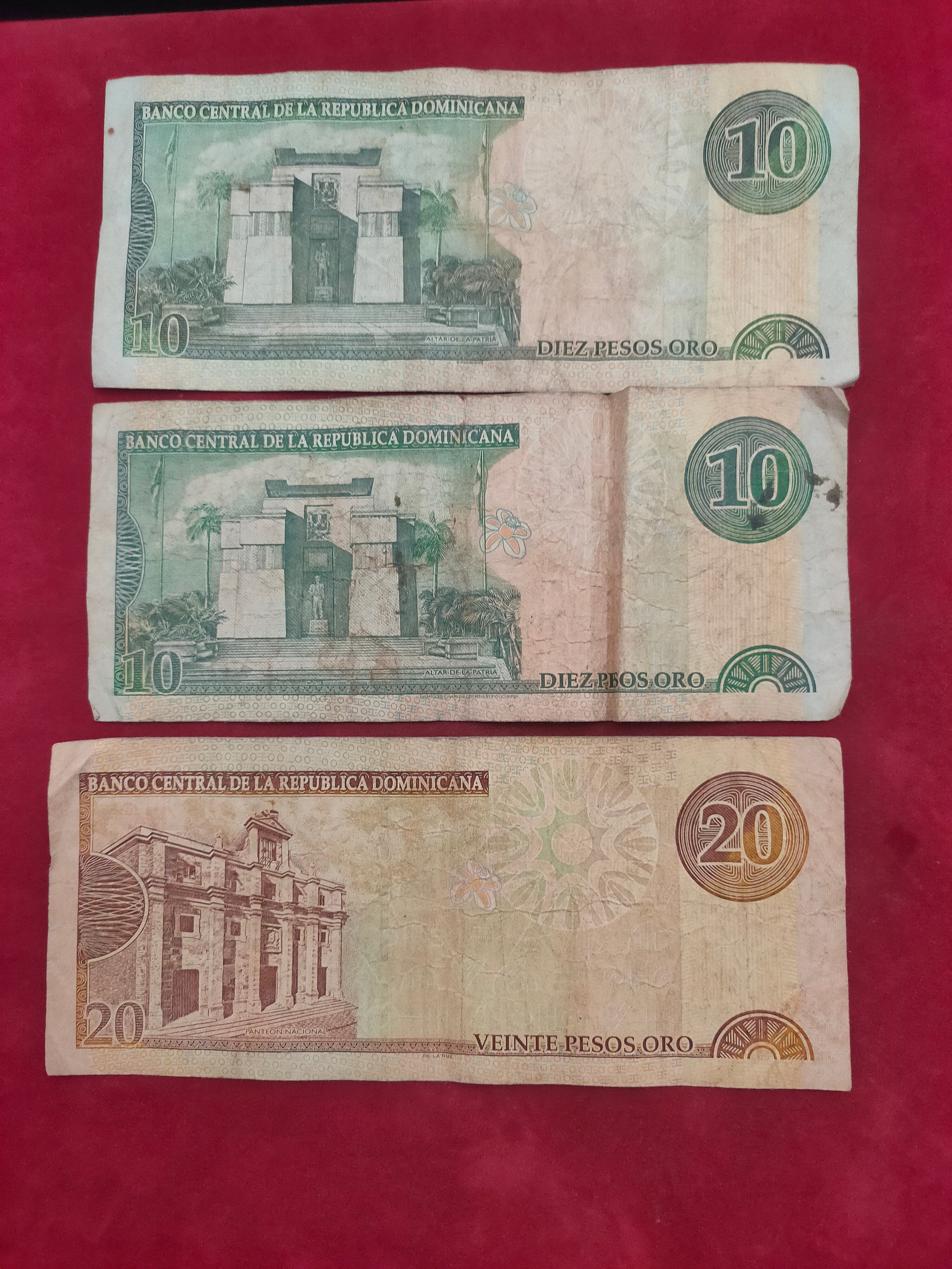 CENTRAL BANK OF DOMINICANA 10, 20 PESOS ORO (D708)
