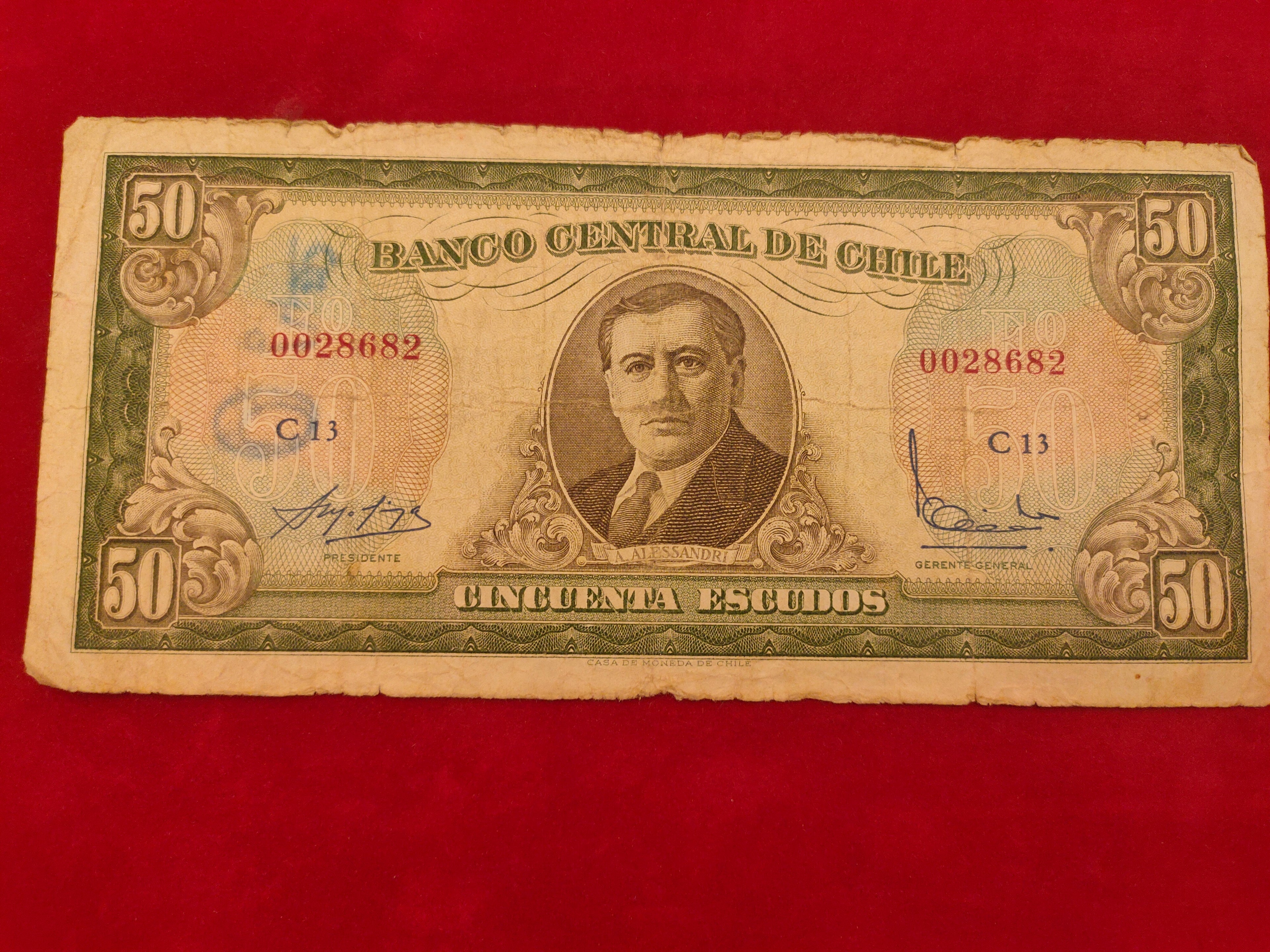 CENTRAL BANK OF CHILE 50 ESCUDOS (1111)