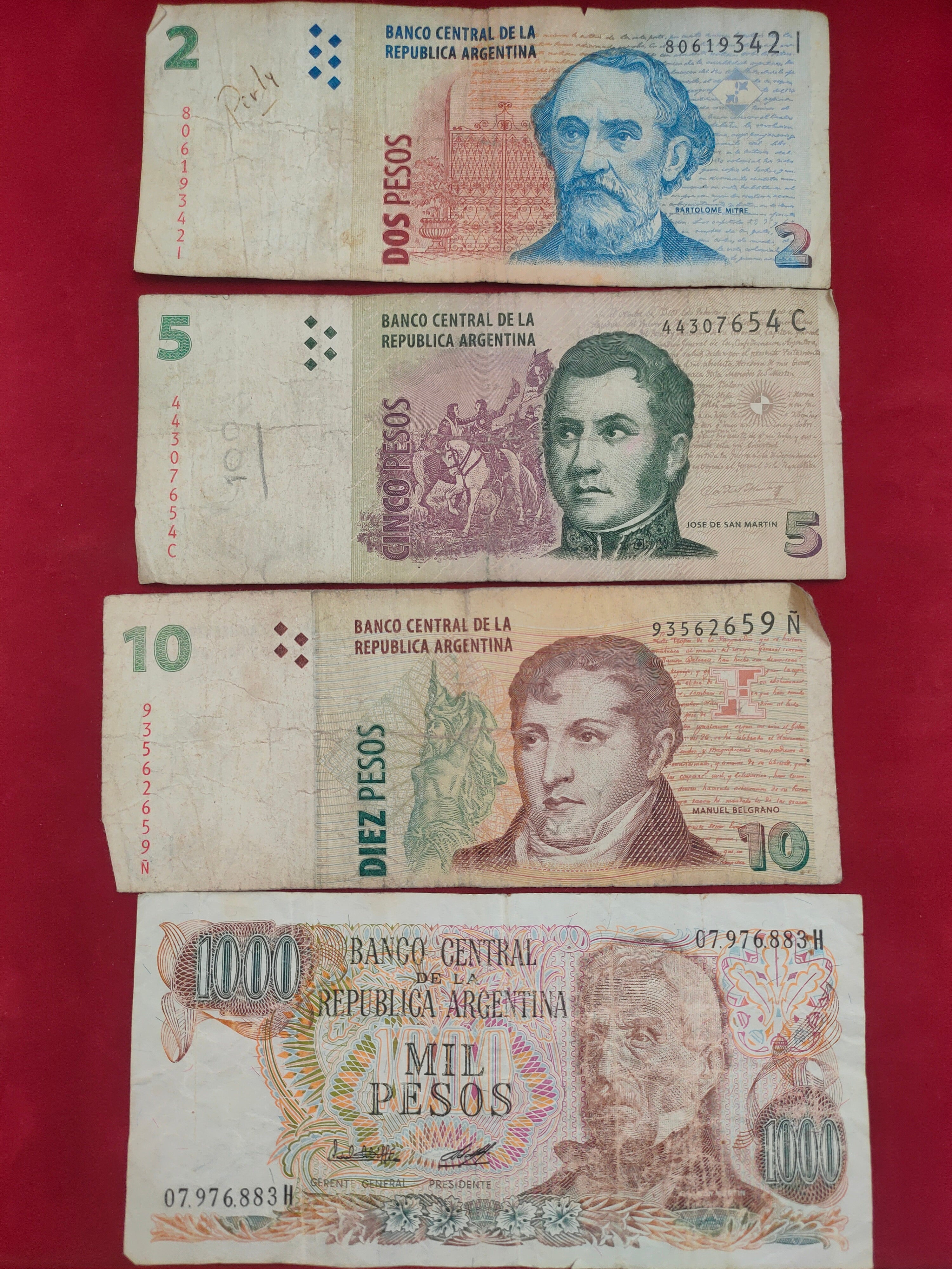 BANK OF ARGENTINA 2, 5, 10, 1000 PESOS (D708)