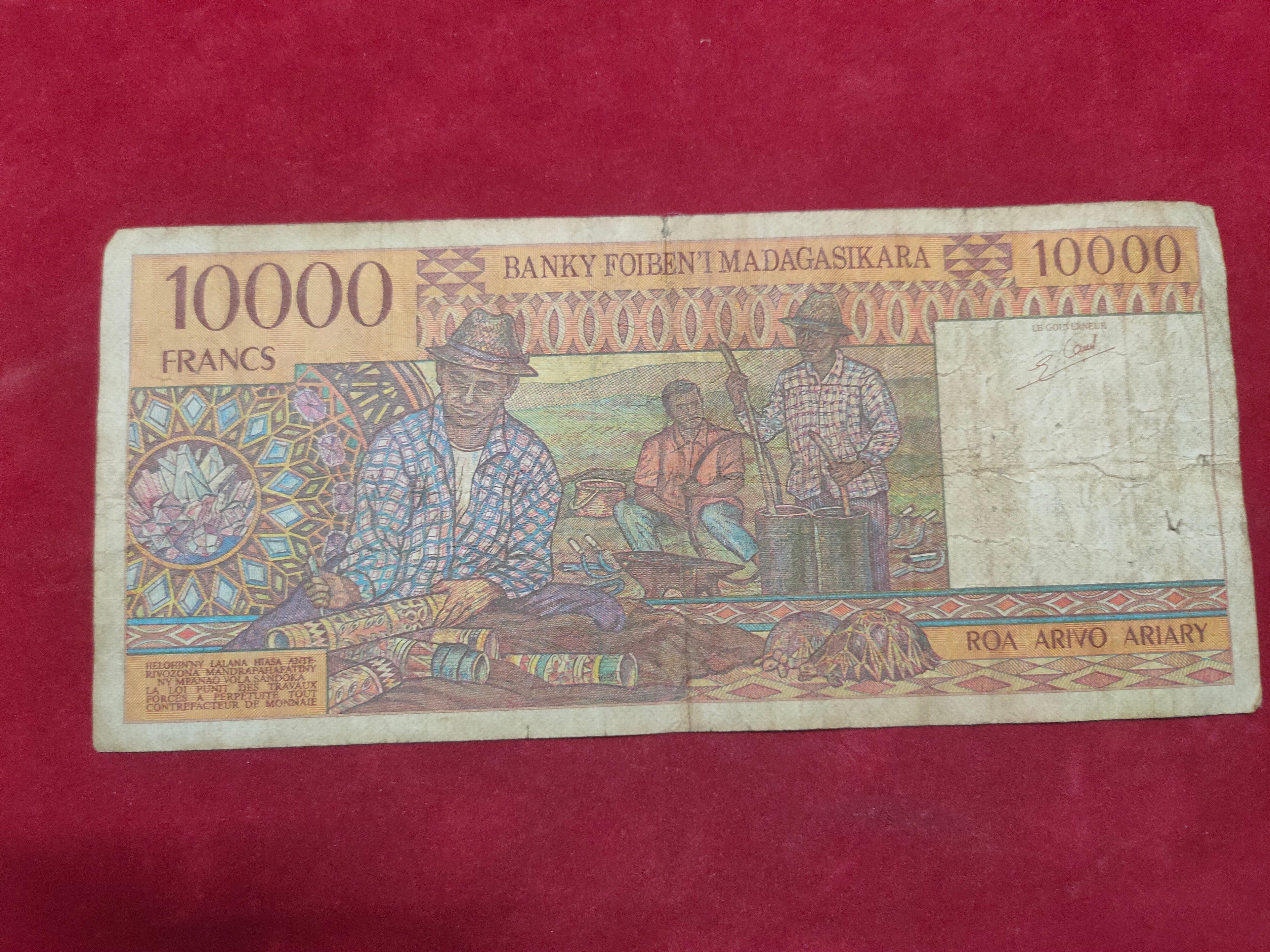 BANK OF MADAGASIKARA 10000 FRANCS (V054)