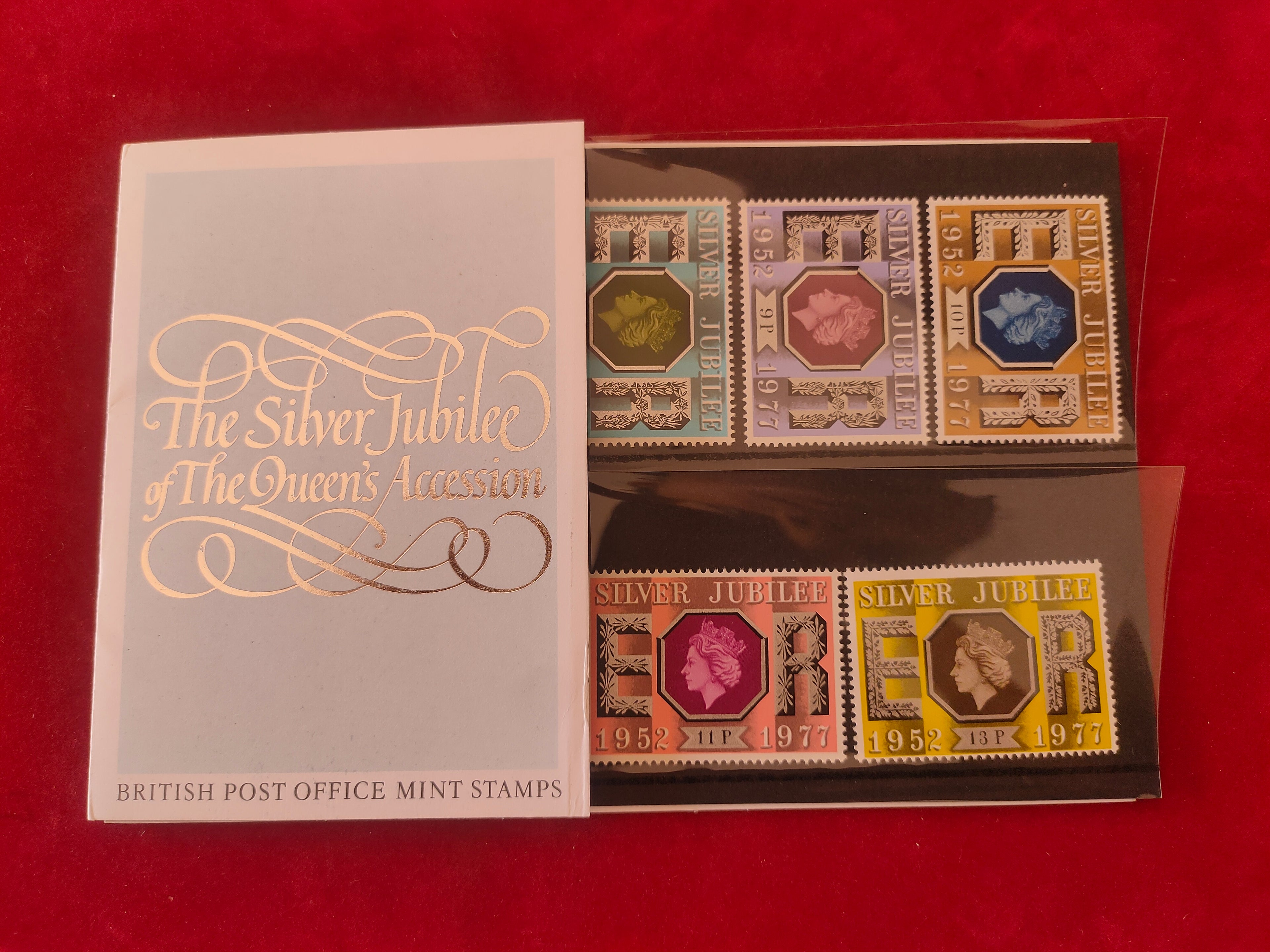 1977 Presentation Pack - The Silver Jubilee of the Queen's Accession | 4v Stamp