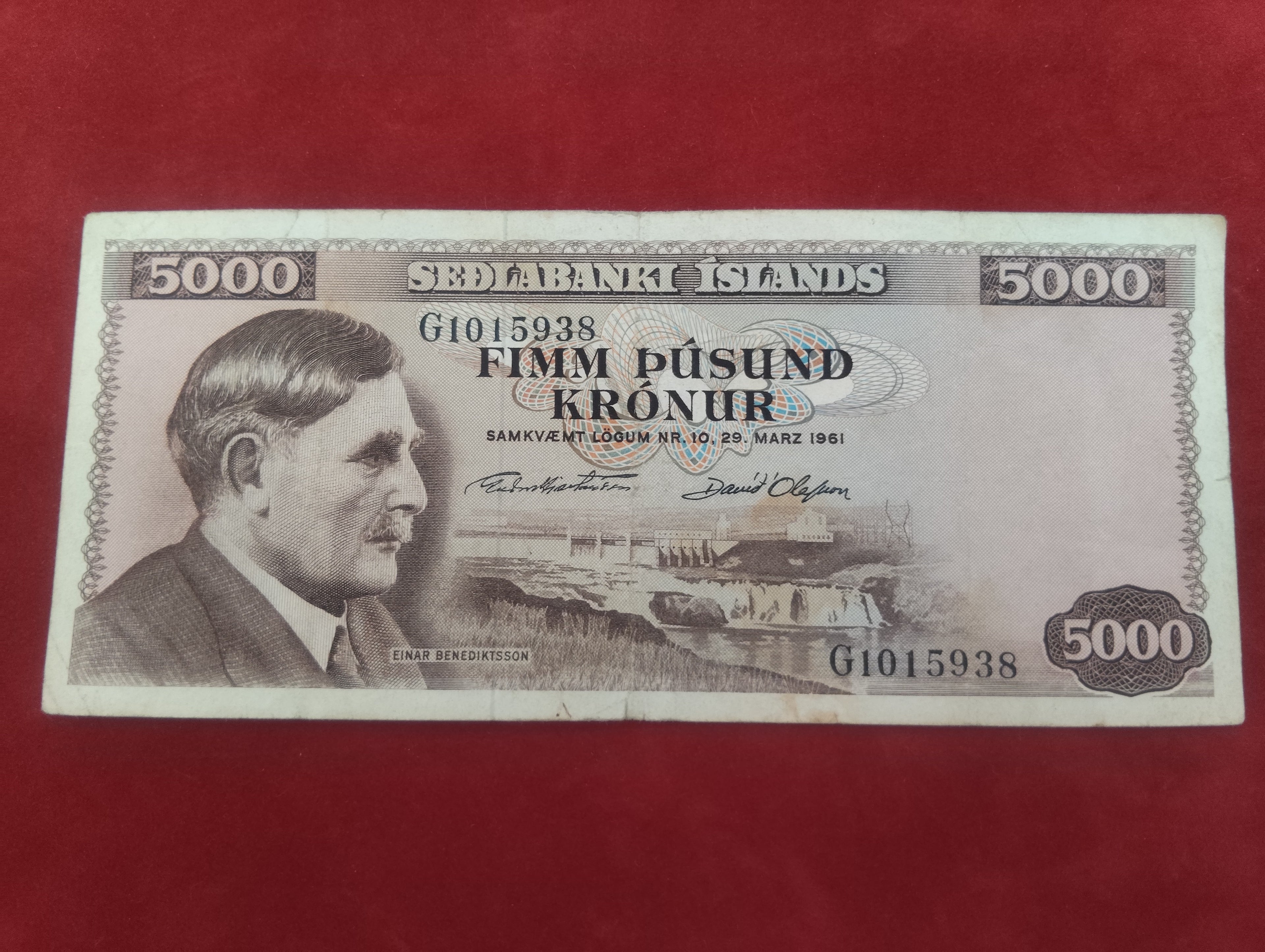 CENTRAL BANK OF ICELAND 5000 kronur (Y166)