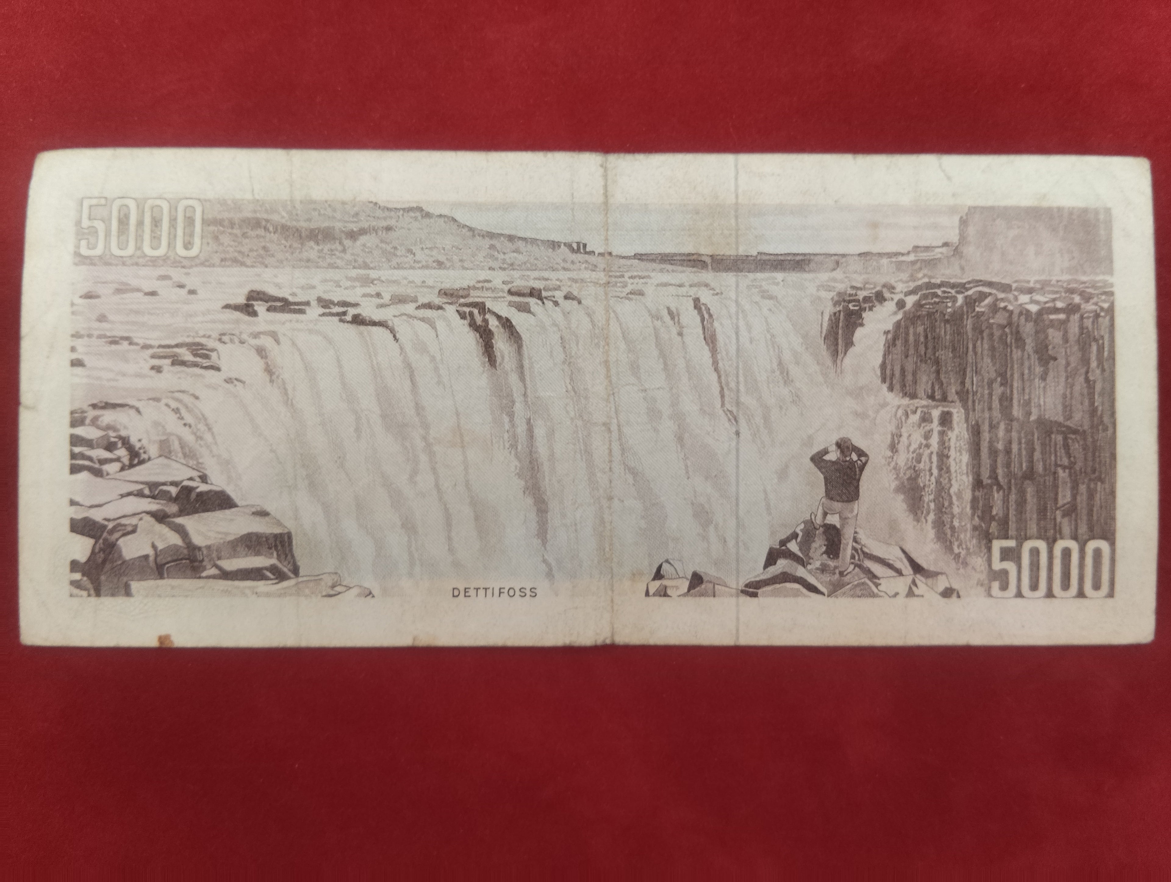 CENTRAL BANK OF ICELAND 5000 kronur (Y166)