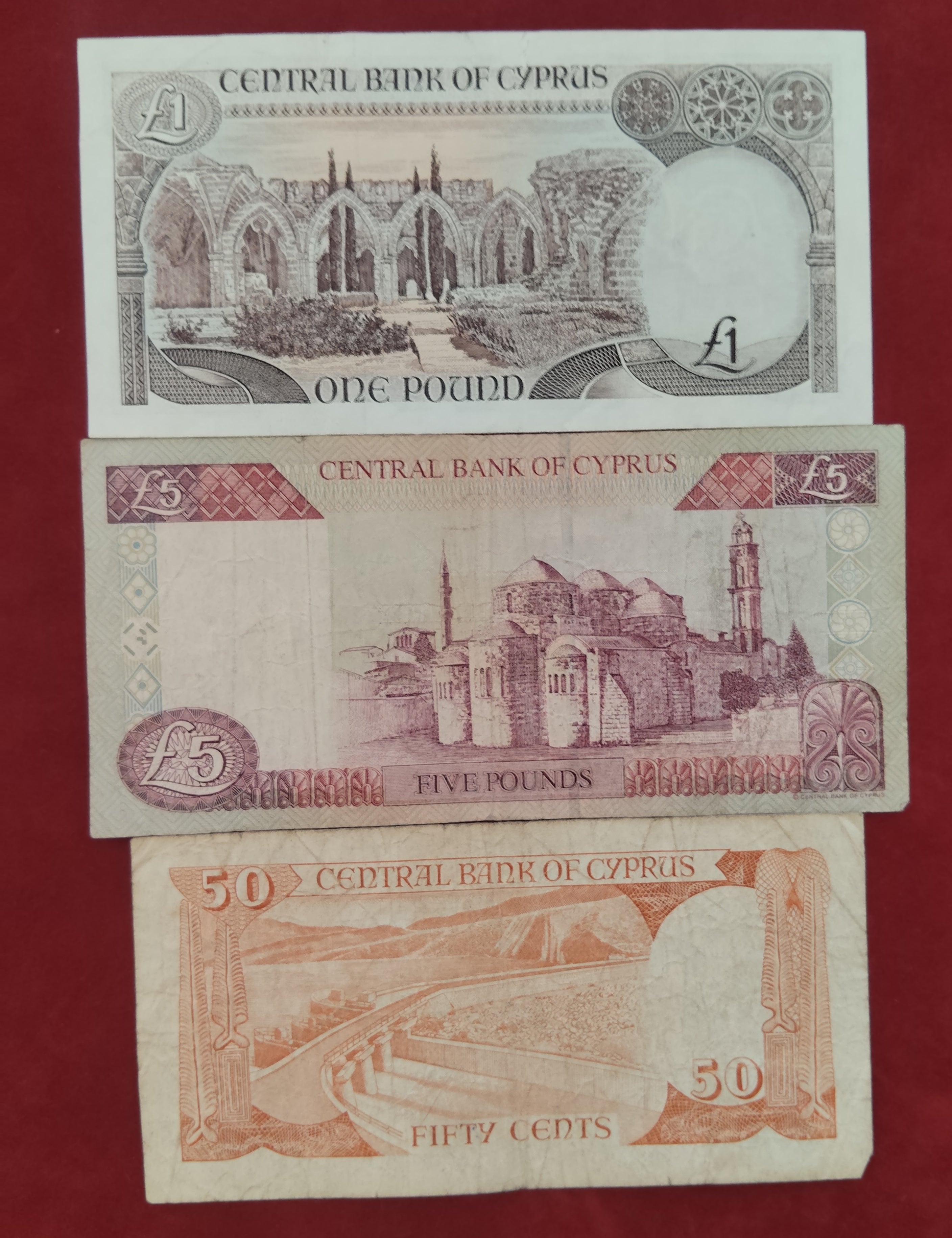 CENTRAL BANK OF CYPRUS 1 ,5 POUNDS ,50 CENTS (D388)