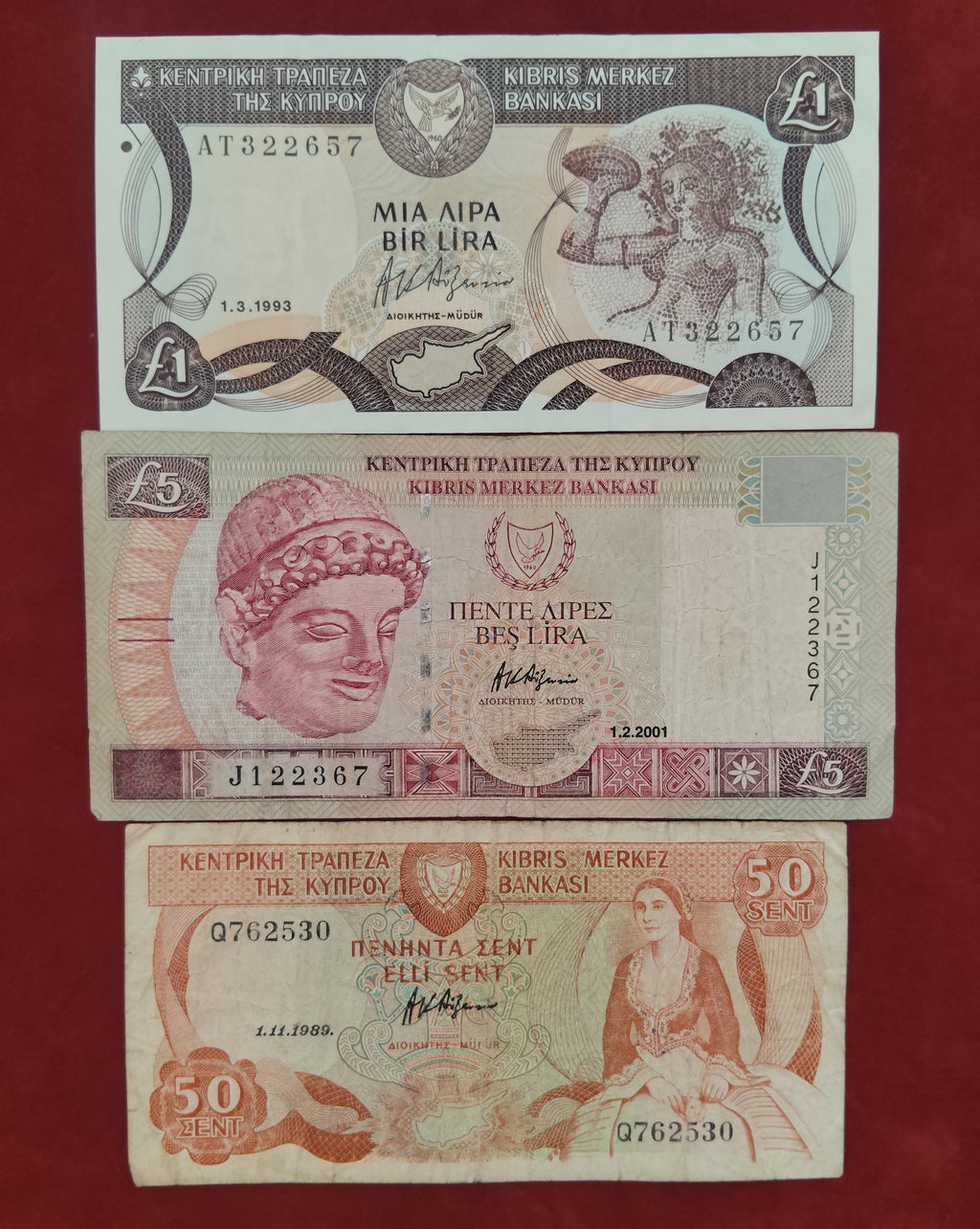 CENTRAL BANK OF CYPRUS 1 ,5 POUNDS ,50 CENTS (D388)