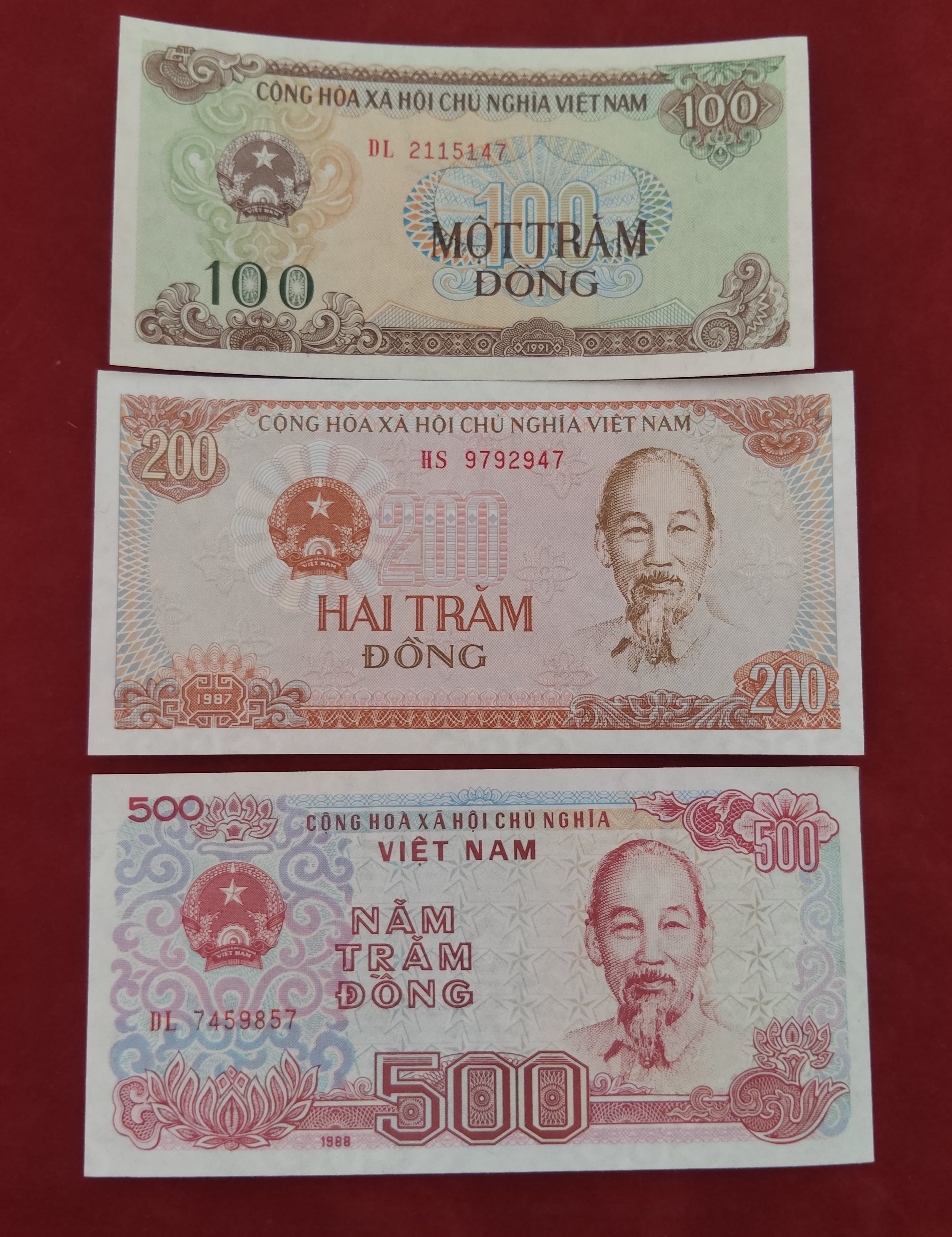 STATE BANK OF VIETNAM 100 ,200 ,500 DONG (C398)