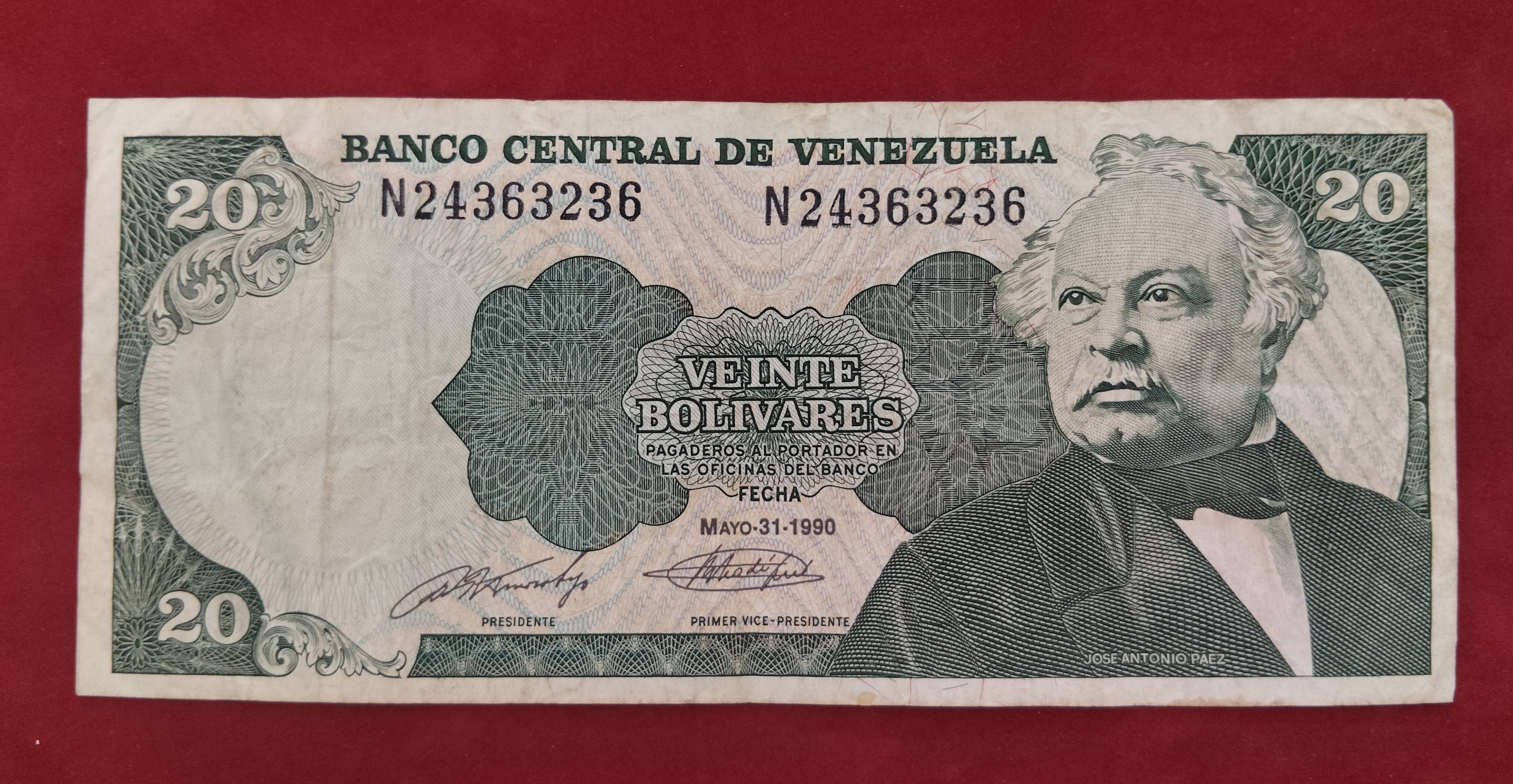 CENTRAL BANK OF VENEZUELA 20 BOLIVARES (D393)