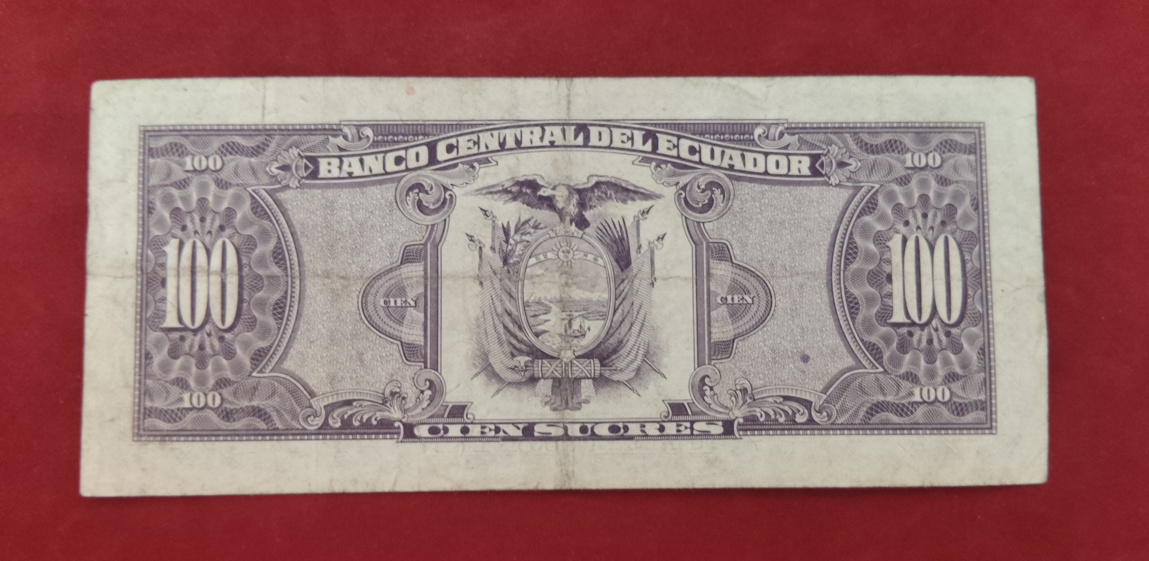 CENTRAL BANK OF ECUADOR 100 SUCRES (D689)