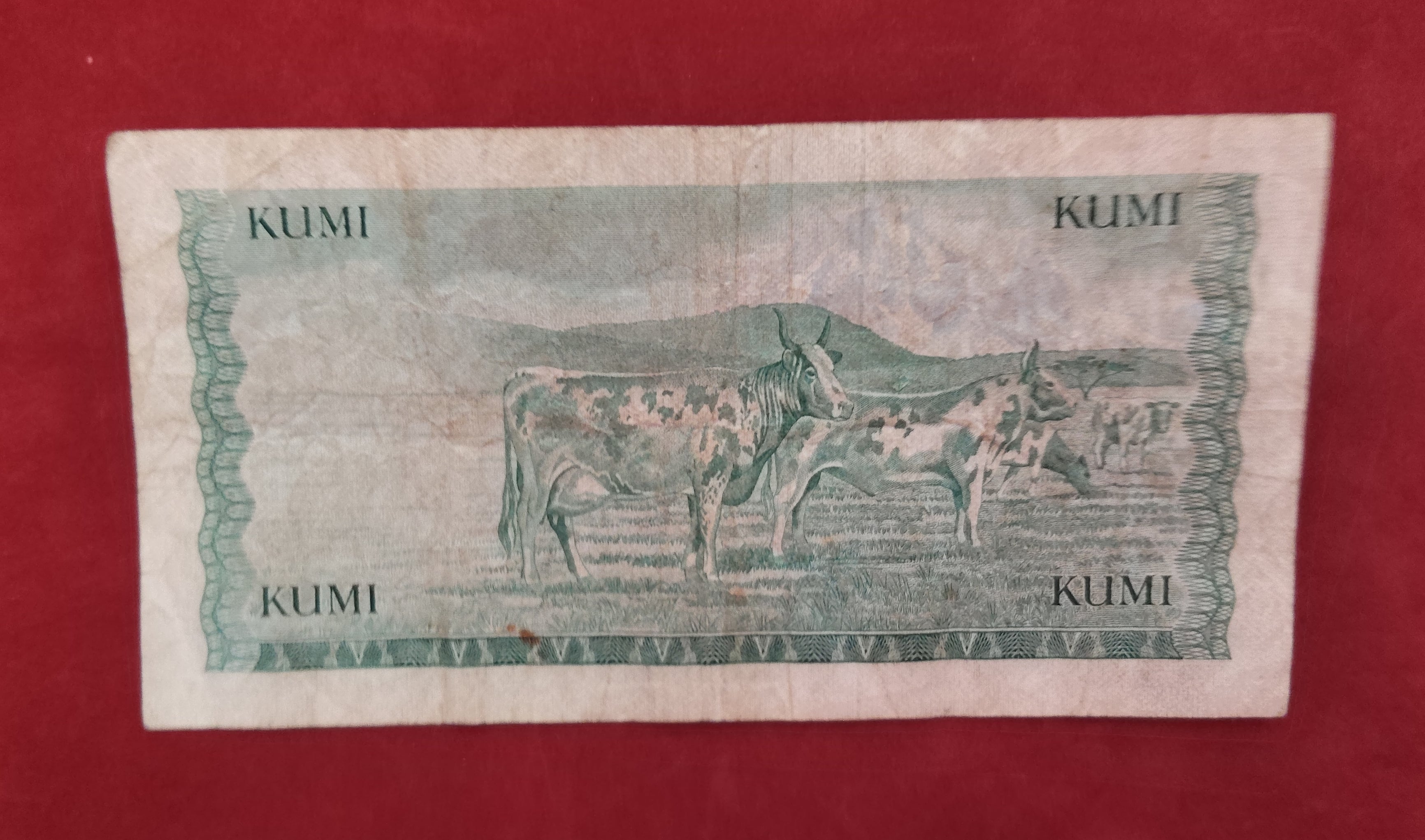 CENTRAL BANK OF KENYA 10 SHILLINGS (D940)