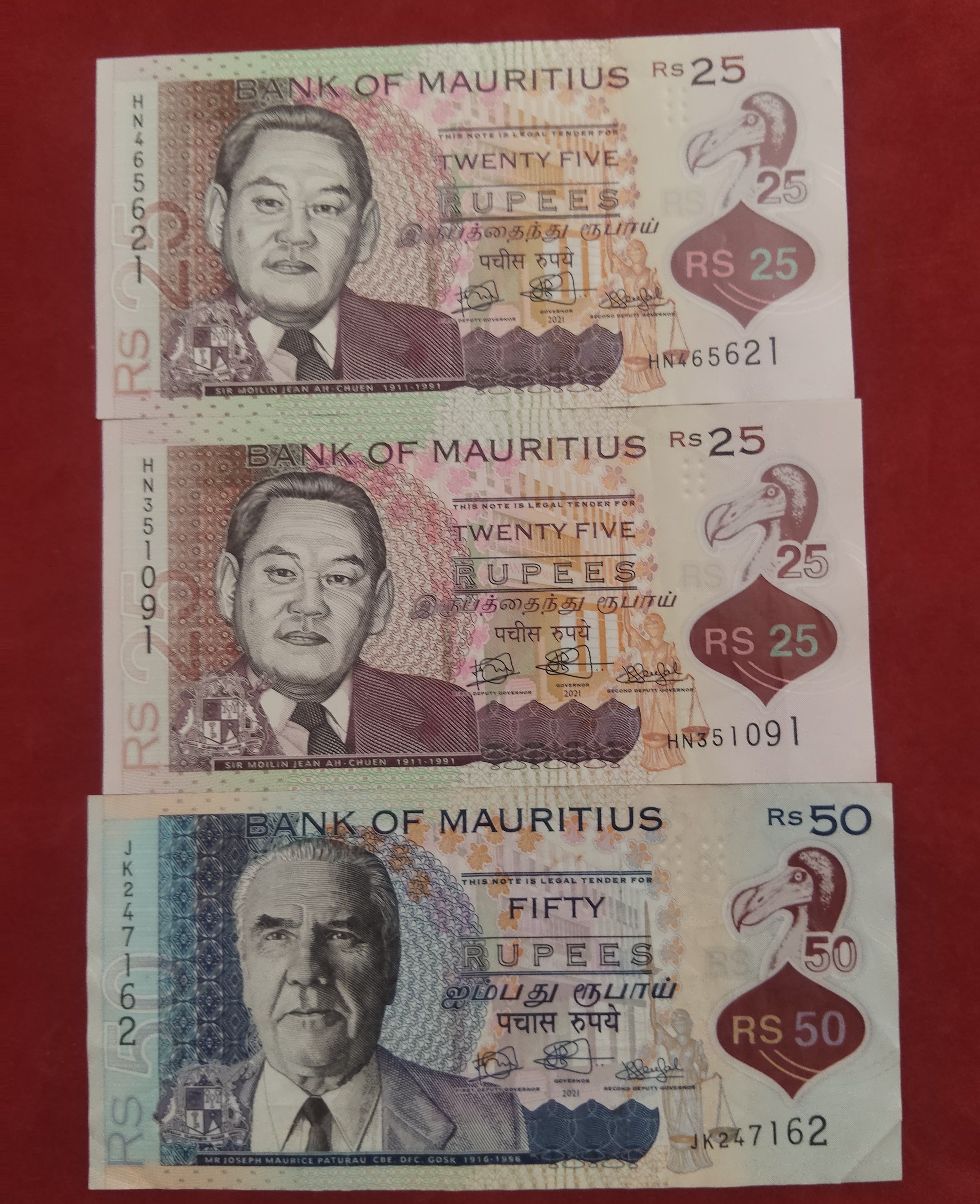 BANK OF MAURITIUS 25 ,50 RUPEES (D903)