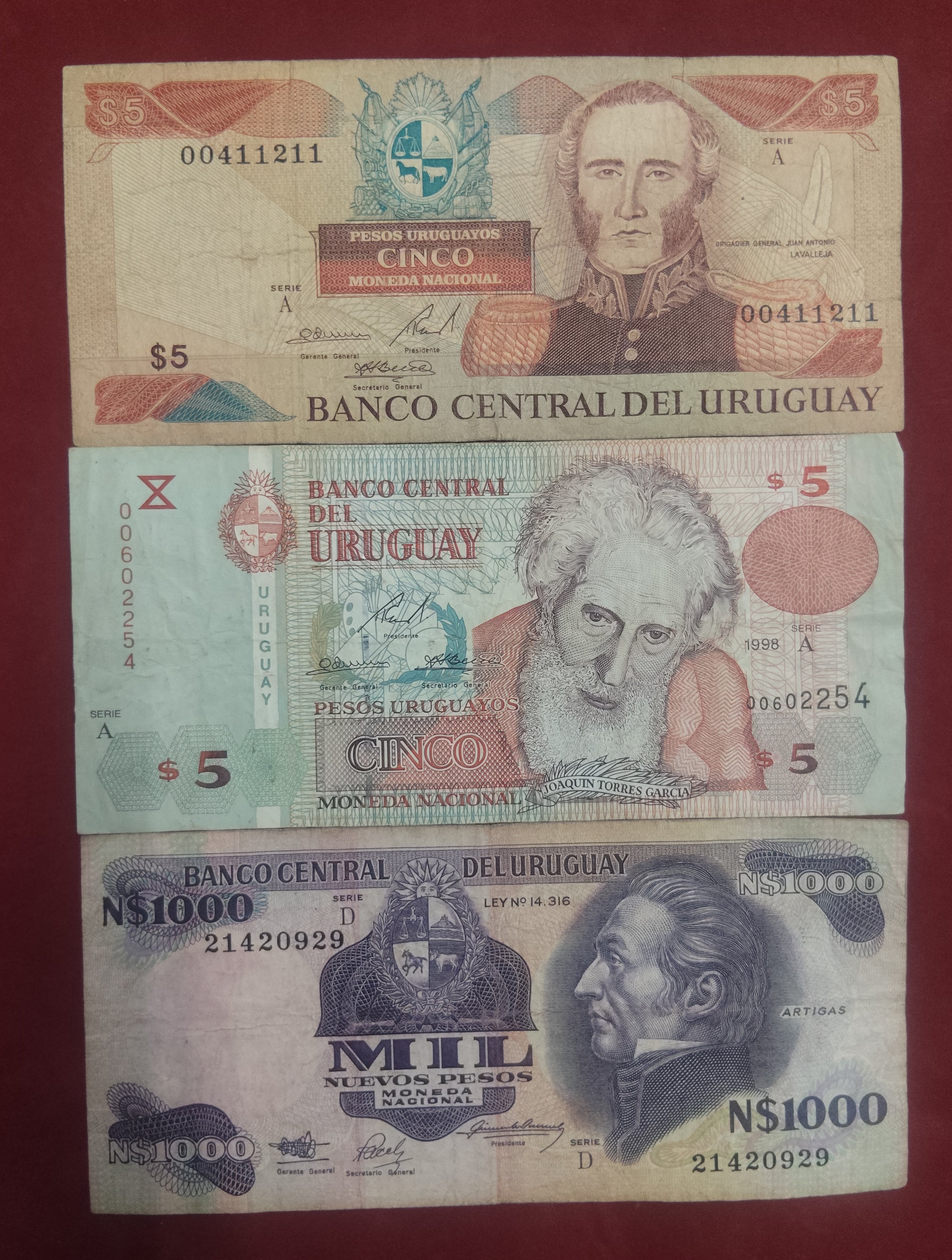 CENTRAL BANK OF URUGUAY 5 ,1000 ,10.000 PESOS (D496)