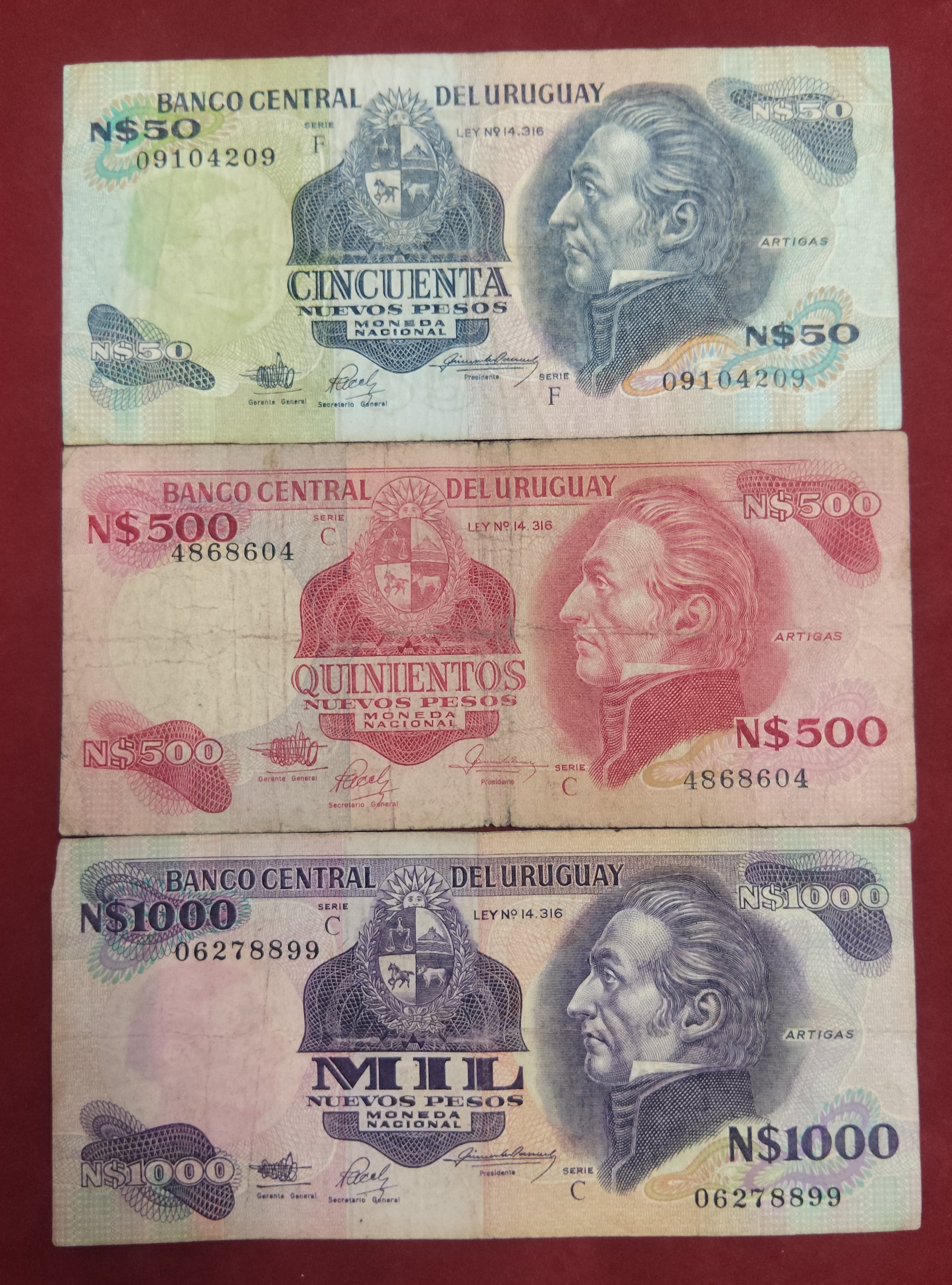 CENTRAL BANK OF URUGUAY 50 ,500 ,1000 PESOS (1090)