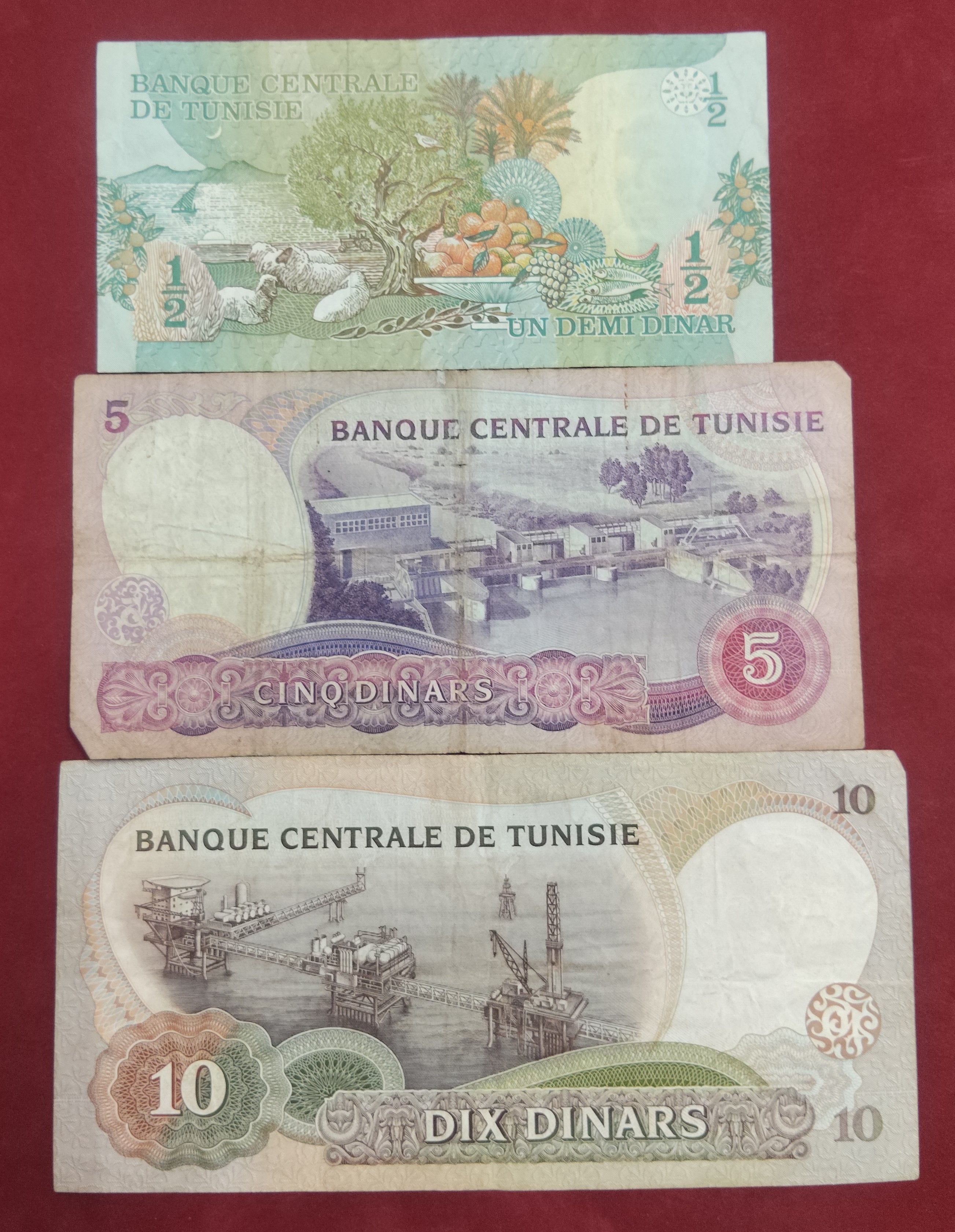 CENTRAL BANK OF TUNISIE 1/2 ,5 ,10 DINARS (932)