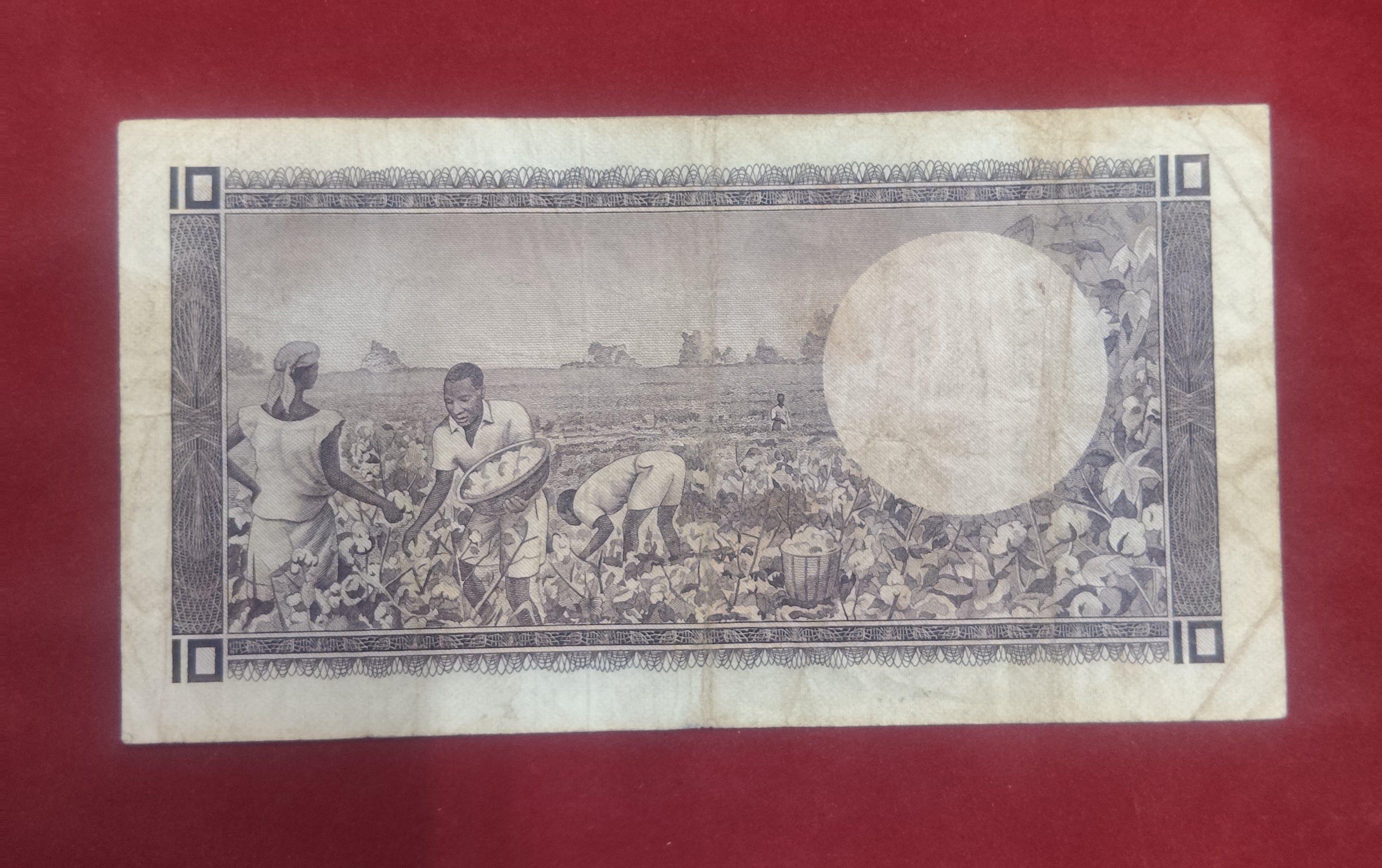 BANK OF UGANDA 10 SHILLINGS (921)
